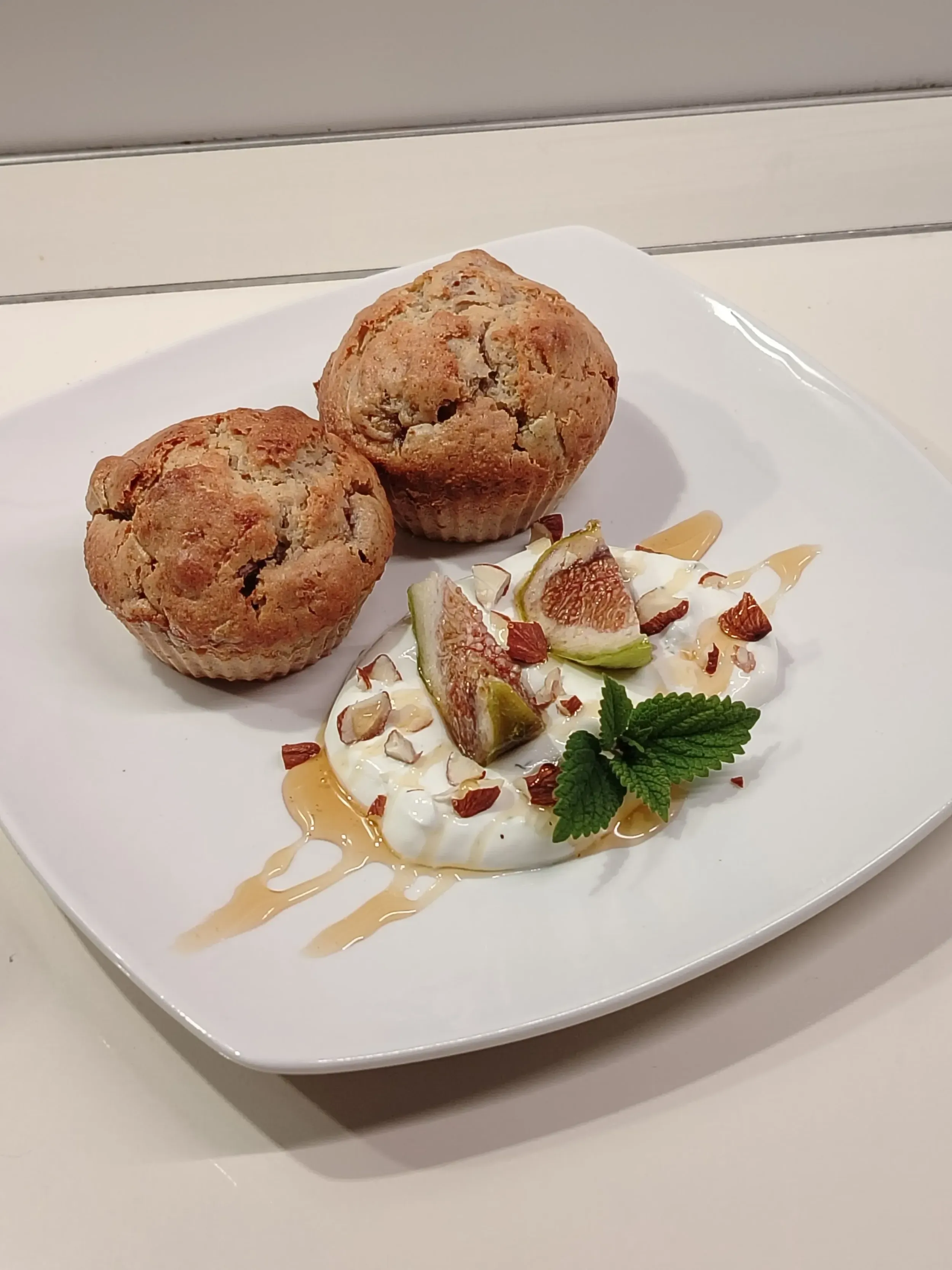 fügés-mandulás muffin citromos-mentás joghurttal