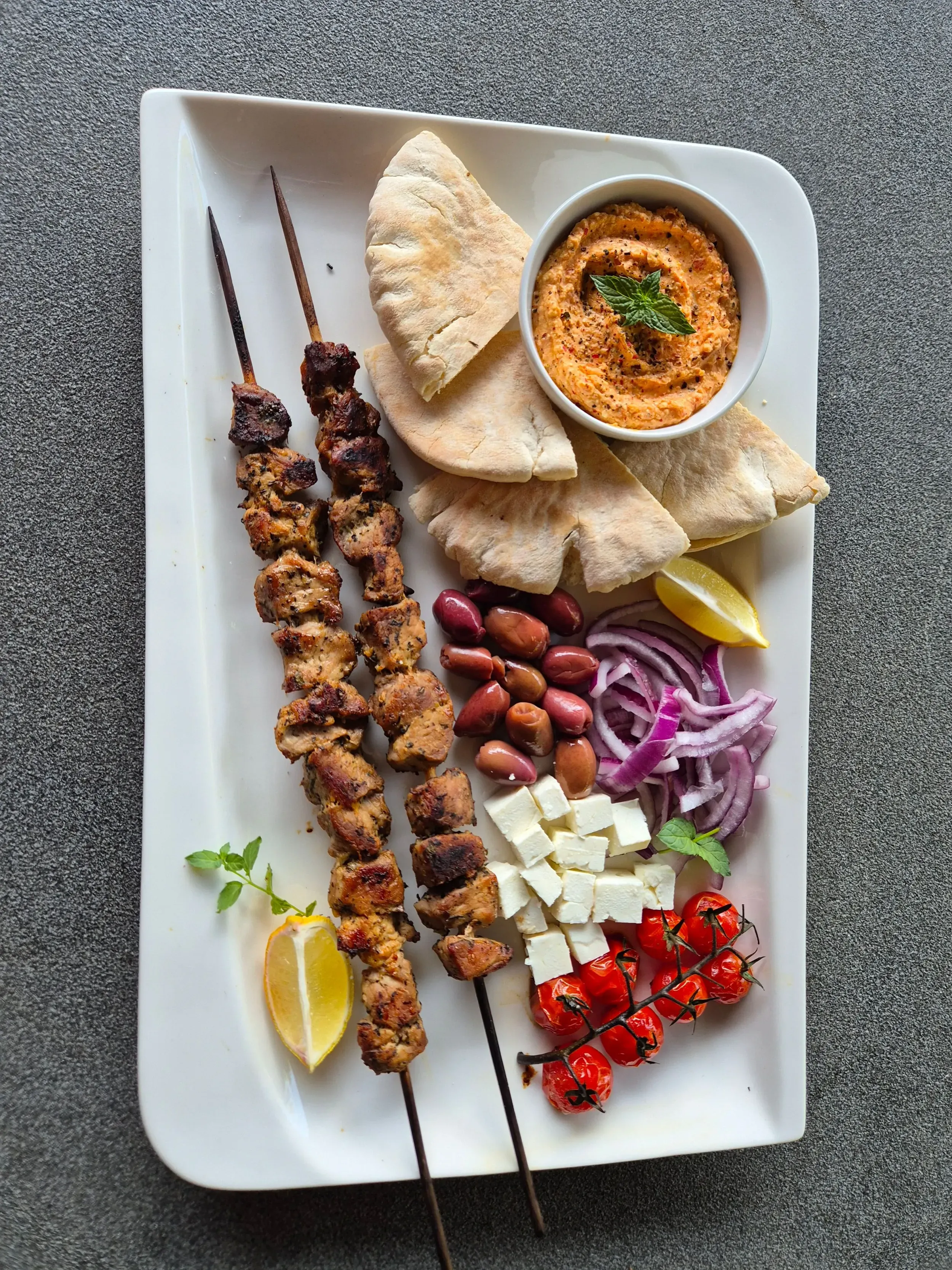 görög souvlaki tál ktipitivel és házi pitával