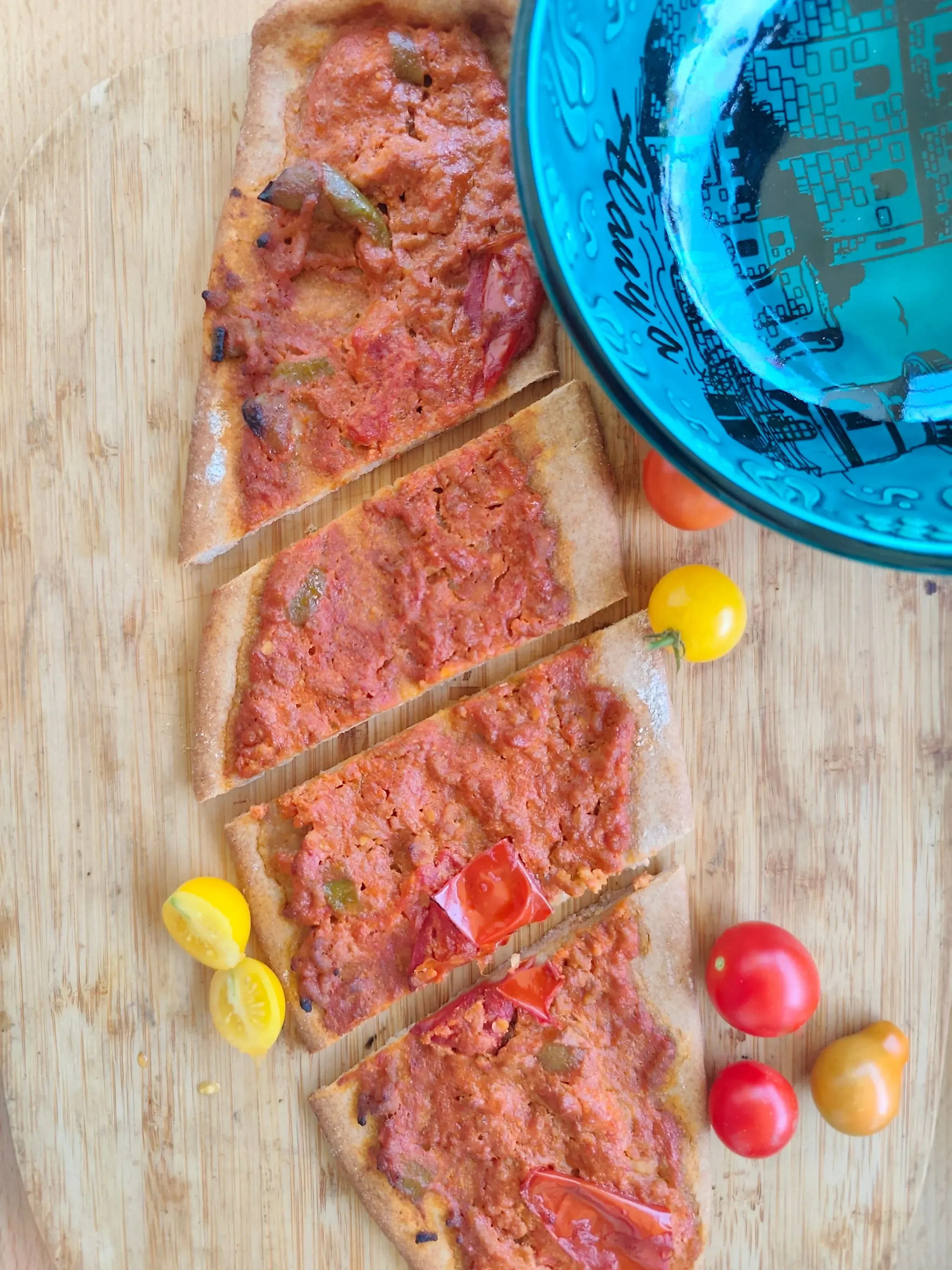 teljes kiőrlésű lahmacun (török pizza)