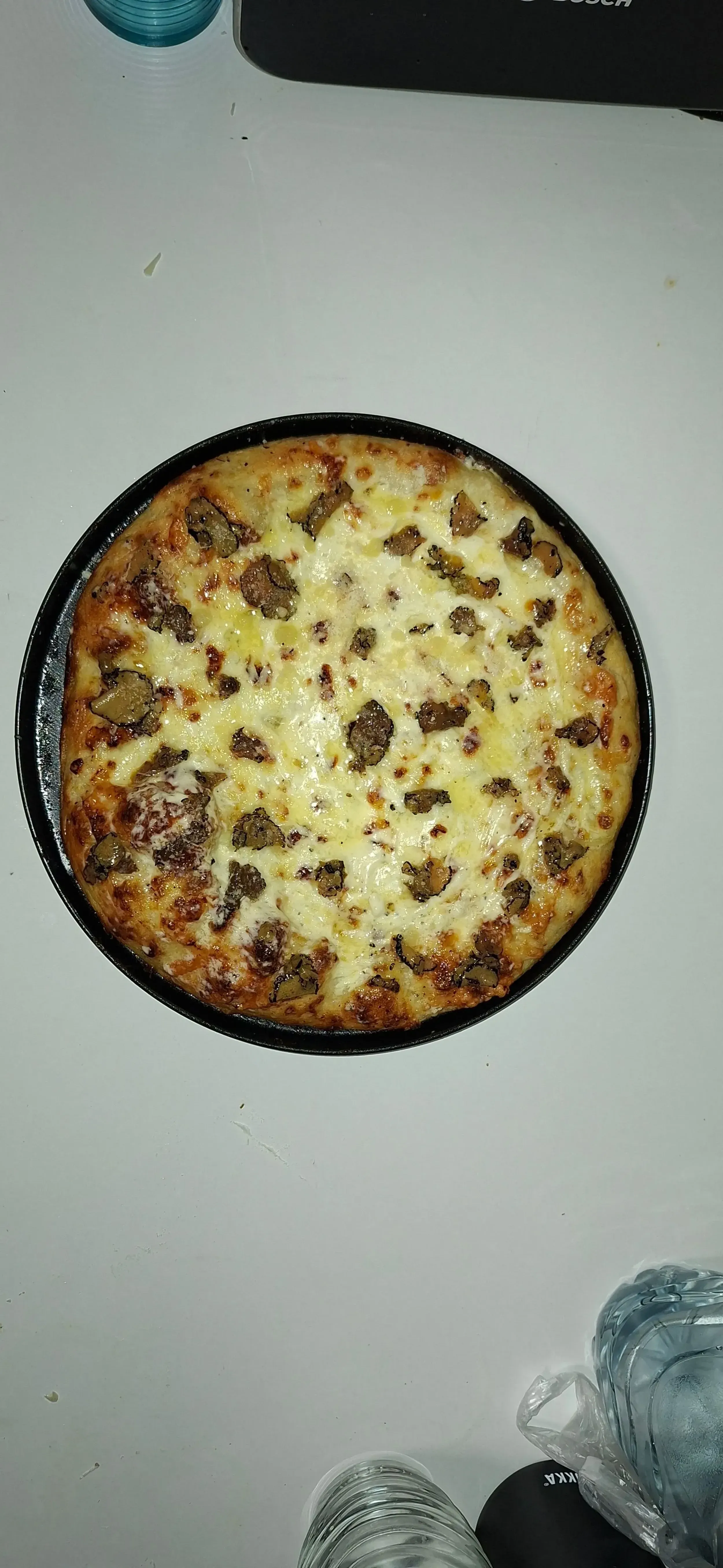 piemonti szarvasgombás fehér pizza
