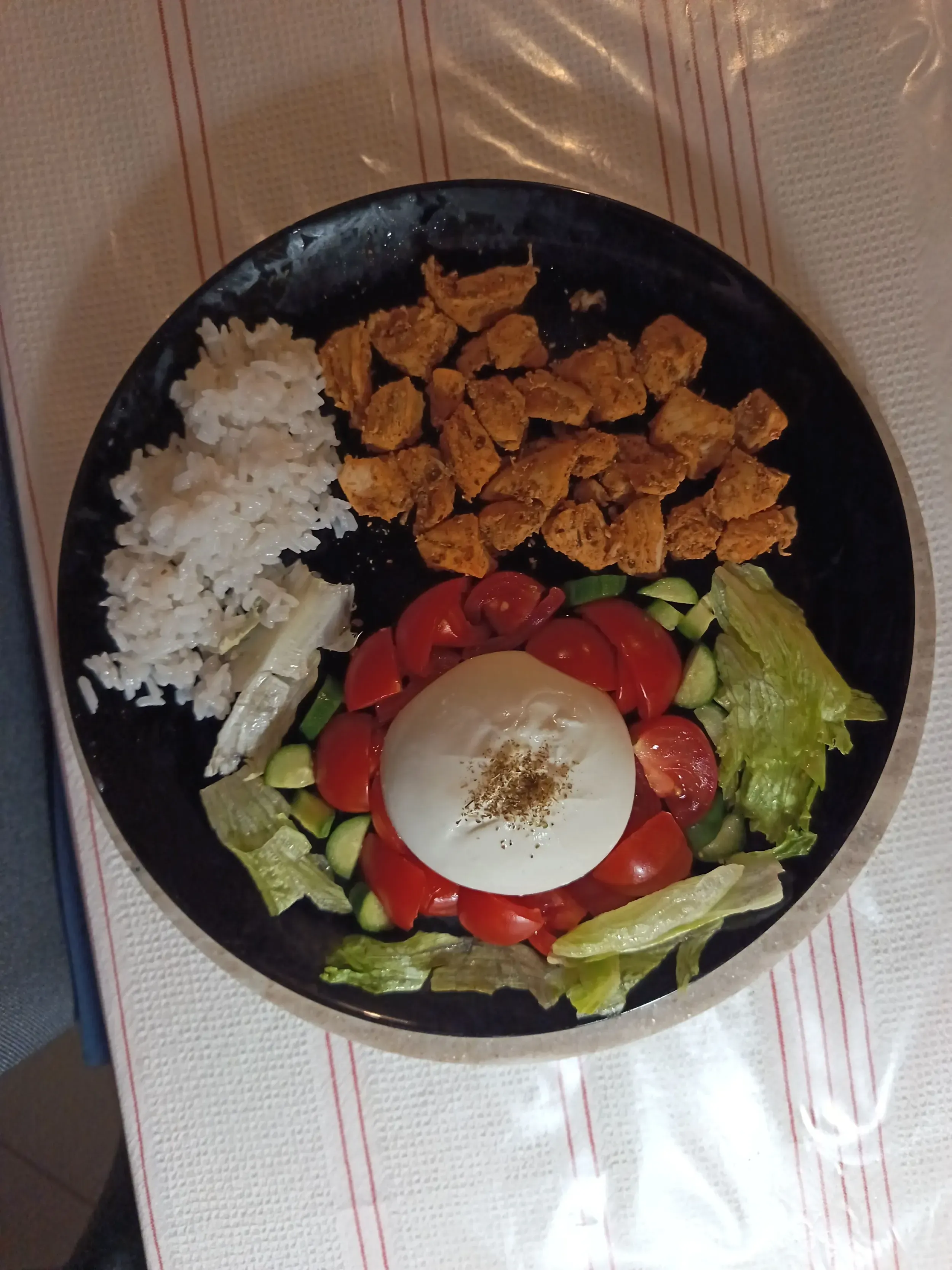görögös csirkemell burrata virággal