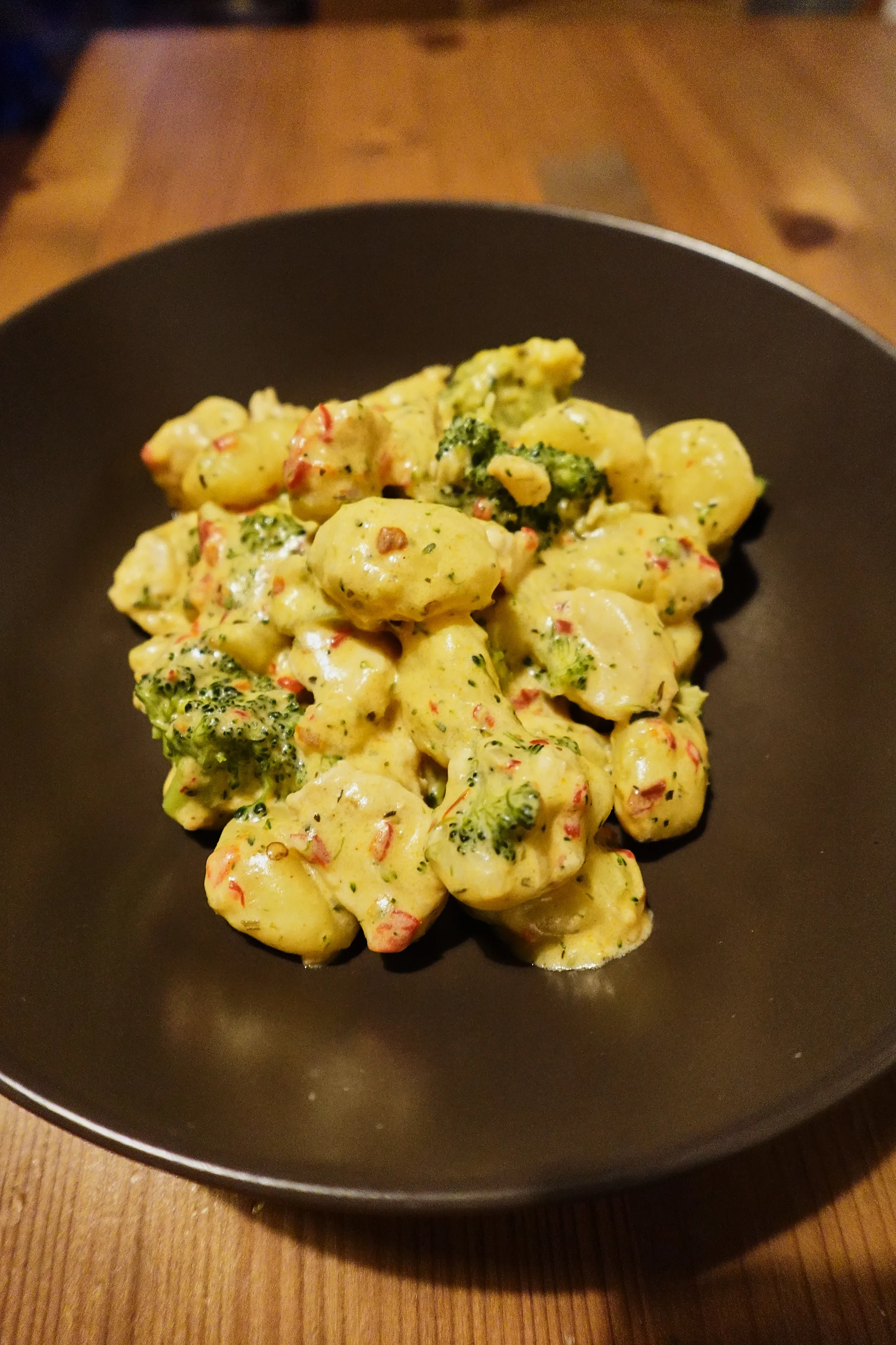 brokkolis-csirkés gnocchi 