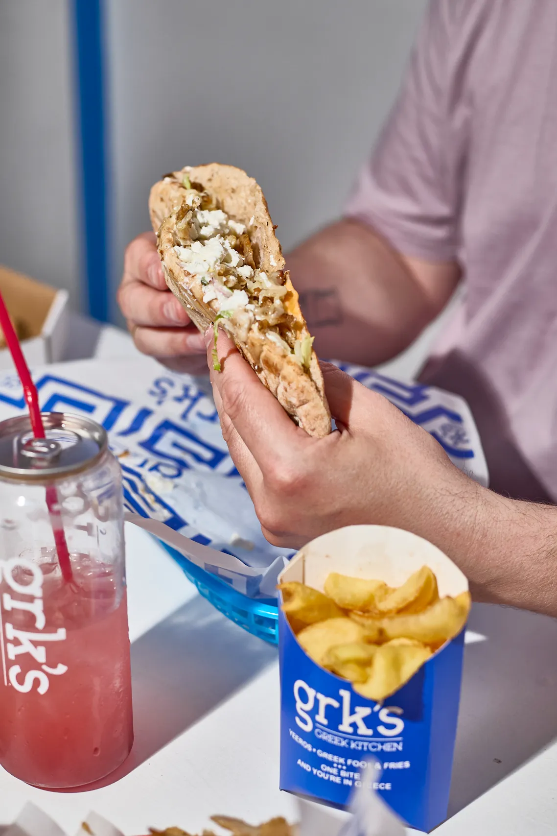 Rusztikus anatólia pita sok sajttal a GRK's kínálatából