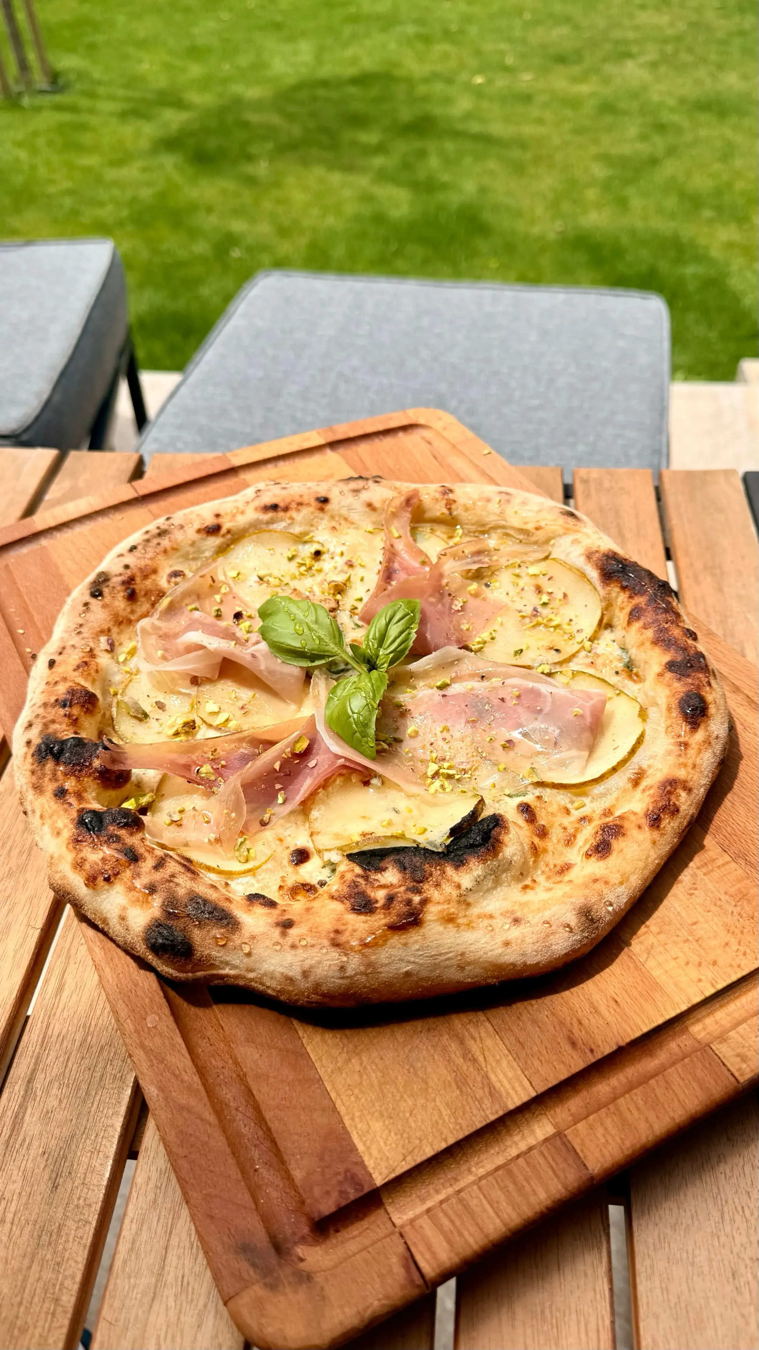 körtés-kéksajtos-prosciuttós pizza