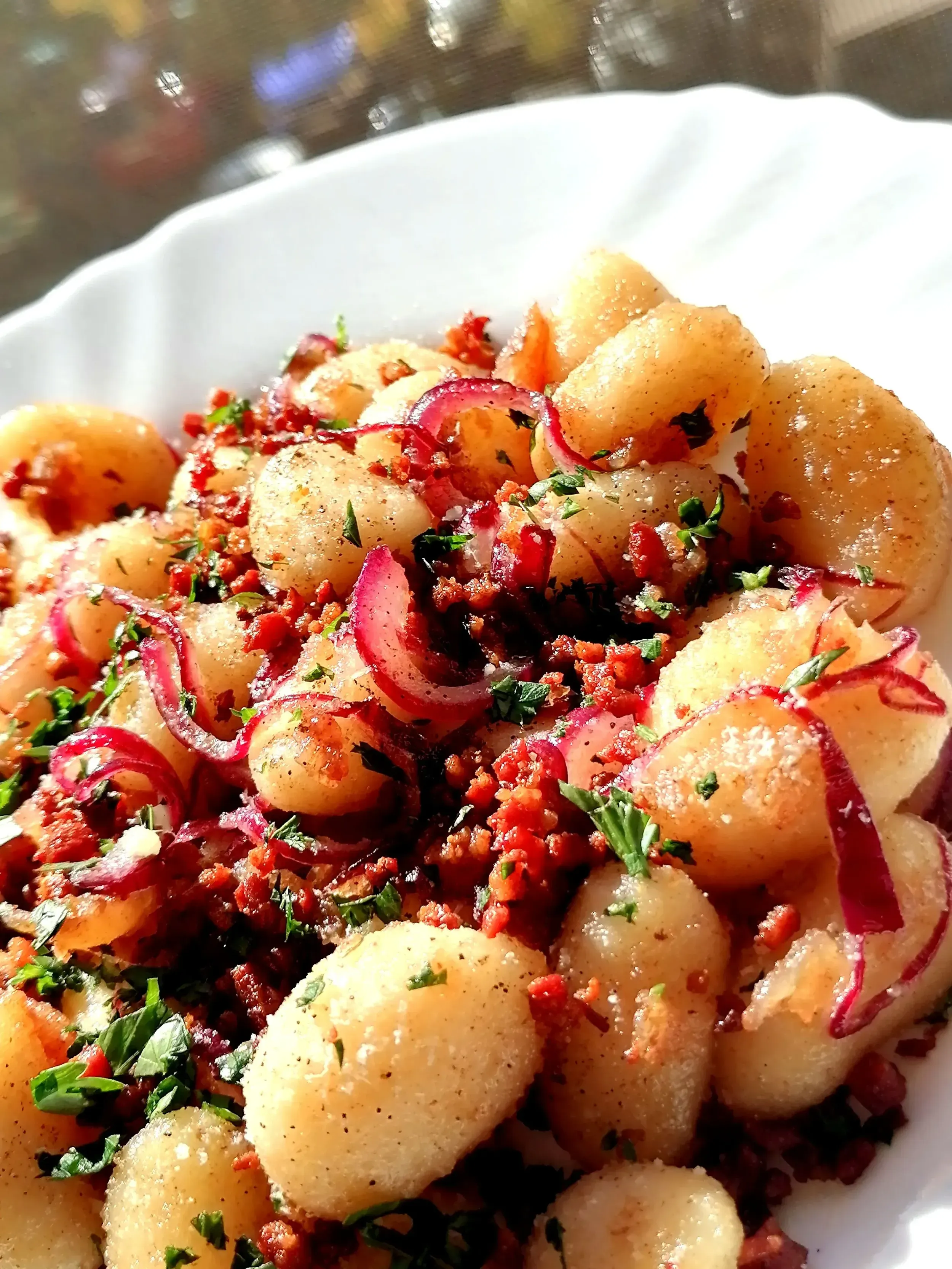 mézes-mustáros gnocchi baconmorzsával