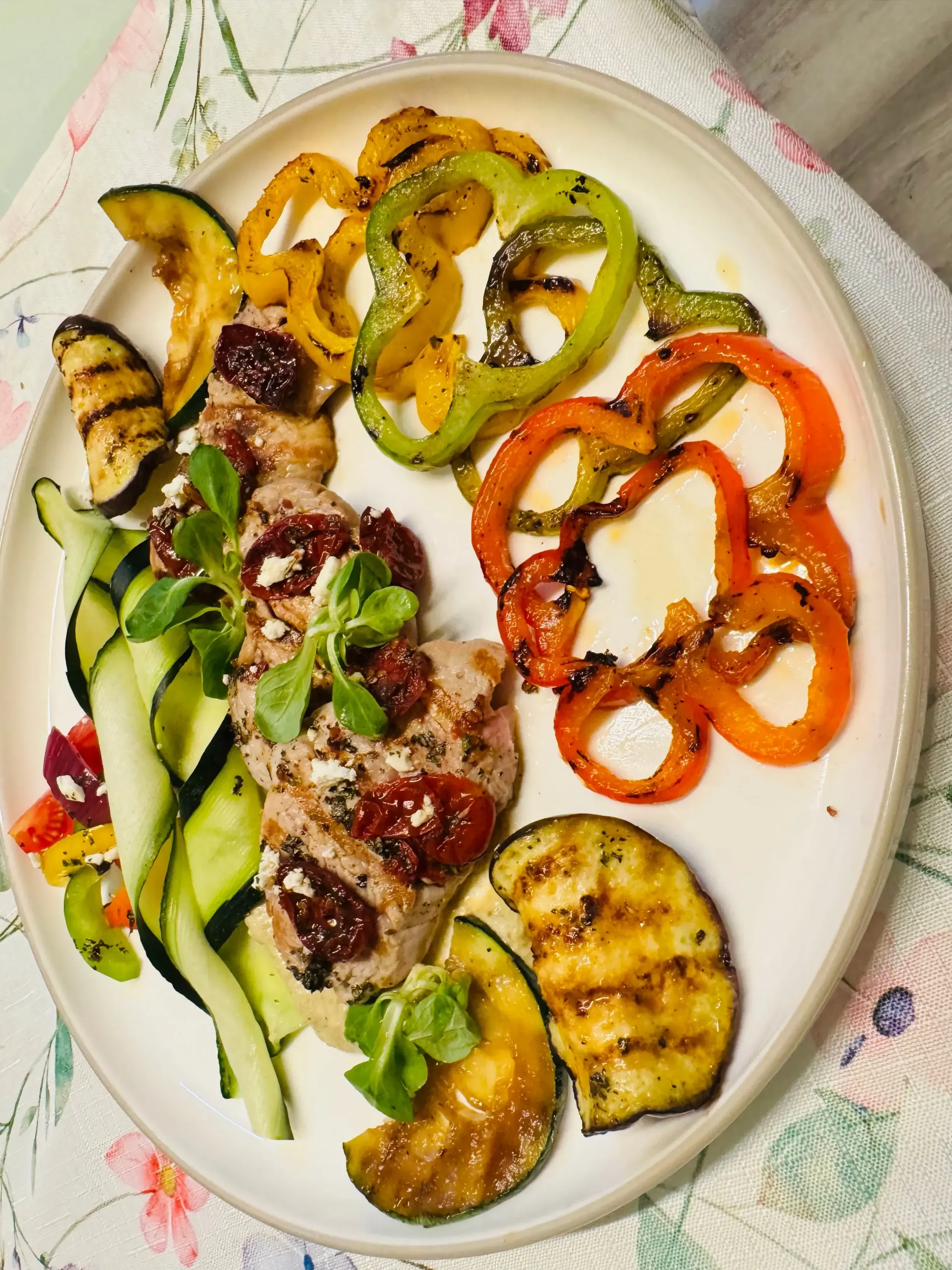 Grillezett sertésszűz grillzöldségekkel
