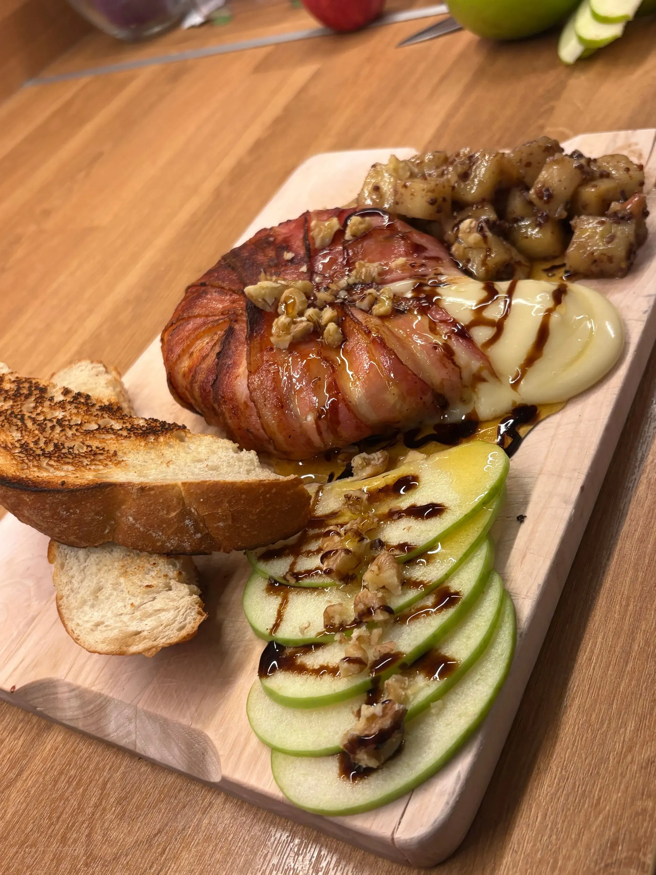 baconbe tekert camembert mustáros almaraguval