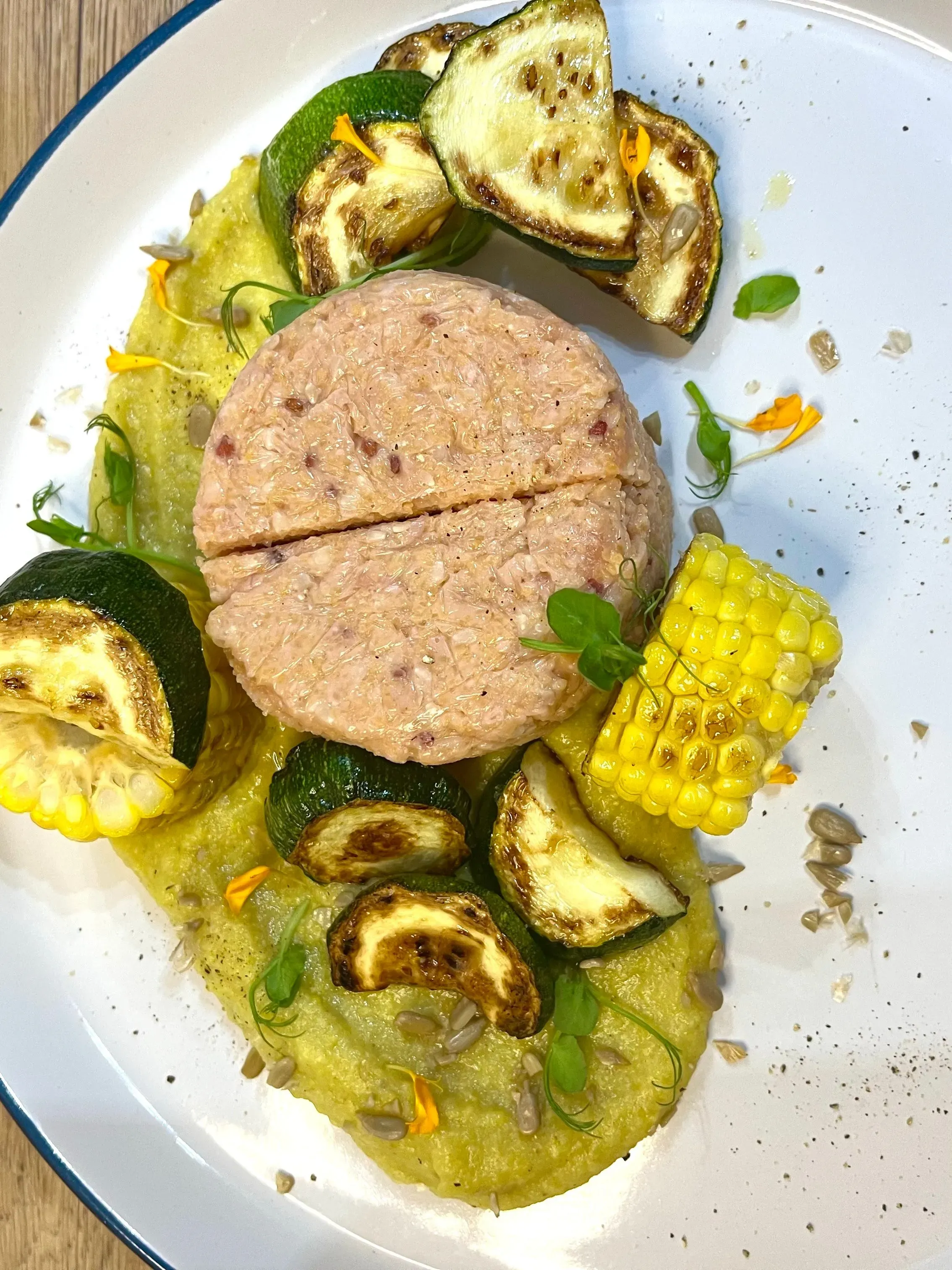 ribizlis polenta kukoricakrémmel