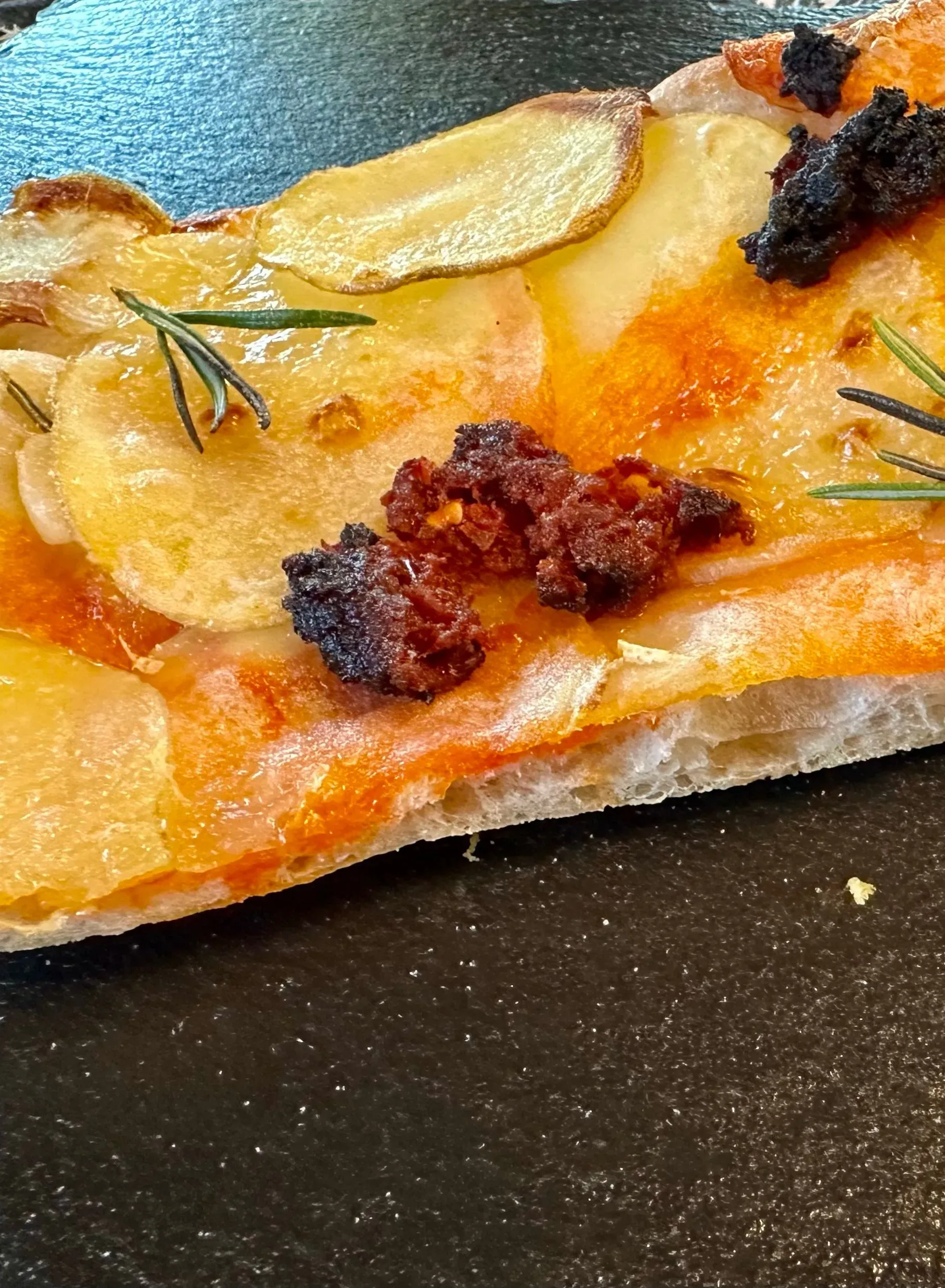burgonyás-ndujás római tepsis pizza