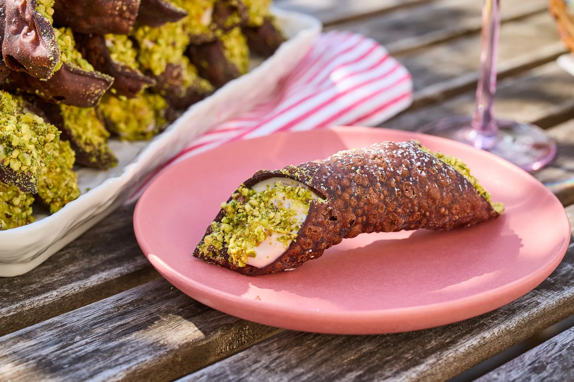 Sárgabarackos-ricottás cannoli pisztáciával (Fotó: Street Kitchen)
