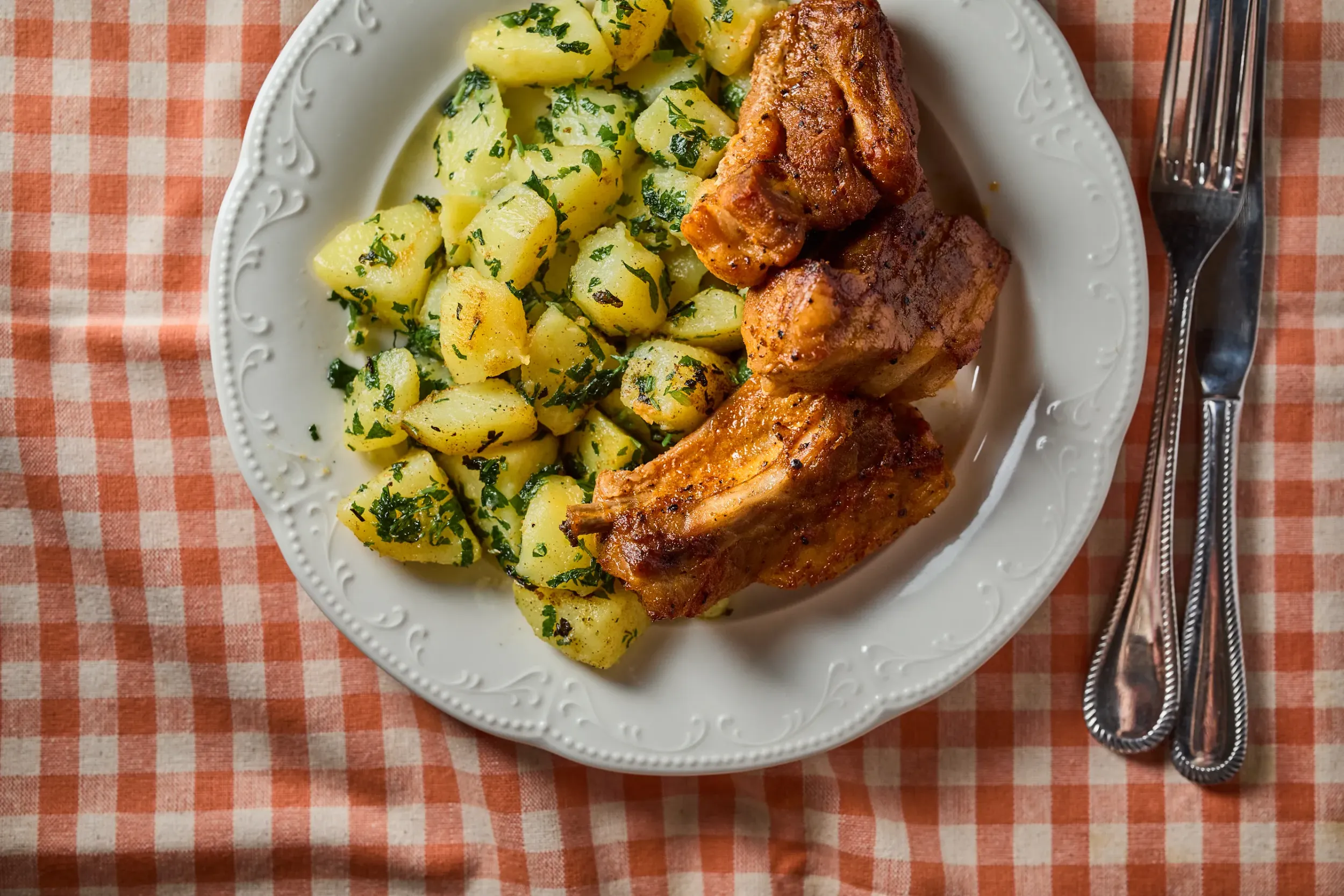 A legfinomabb sült oldalas petrezselymes burgonyával