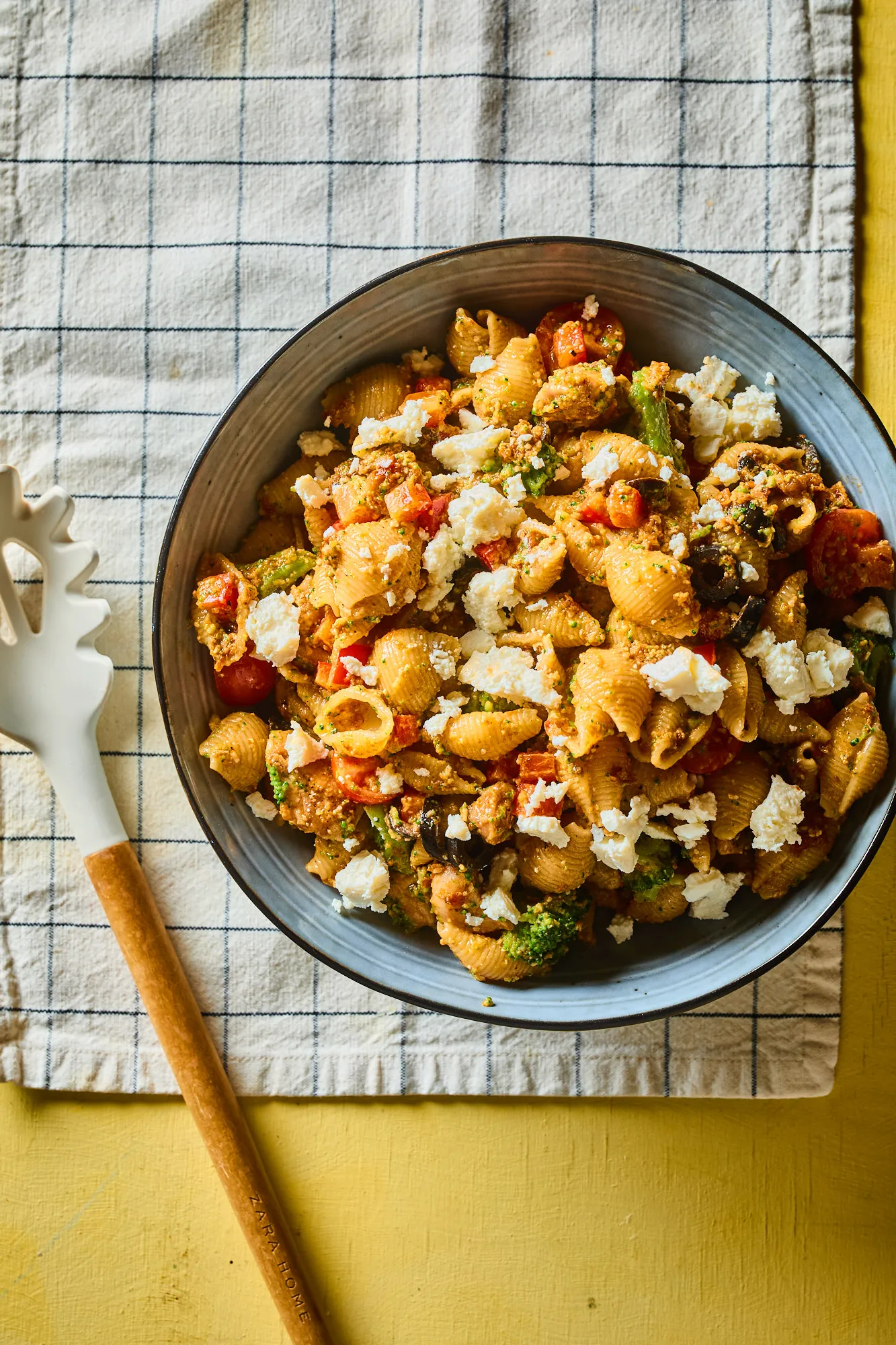 A legszínesebb csirkés tésztasali