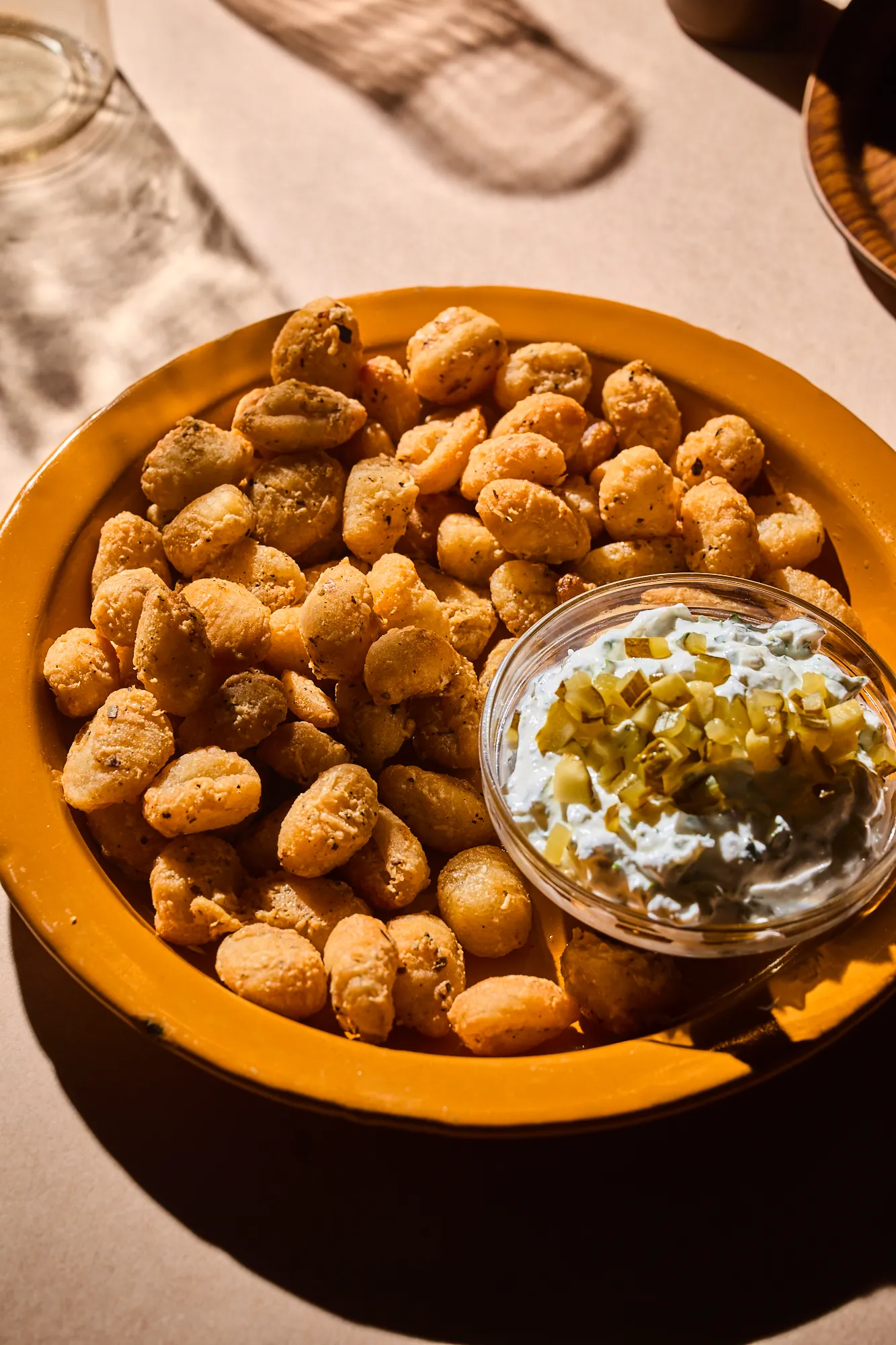 Air fryerben sült gnocchi mártogatóssal