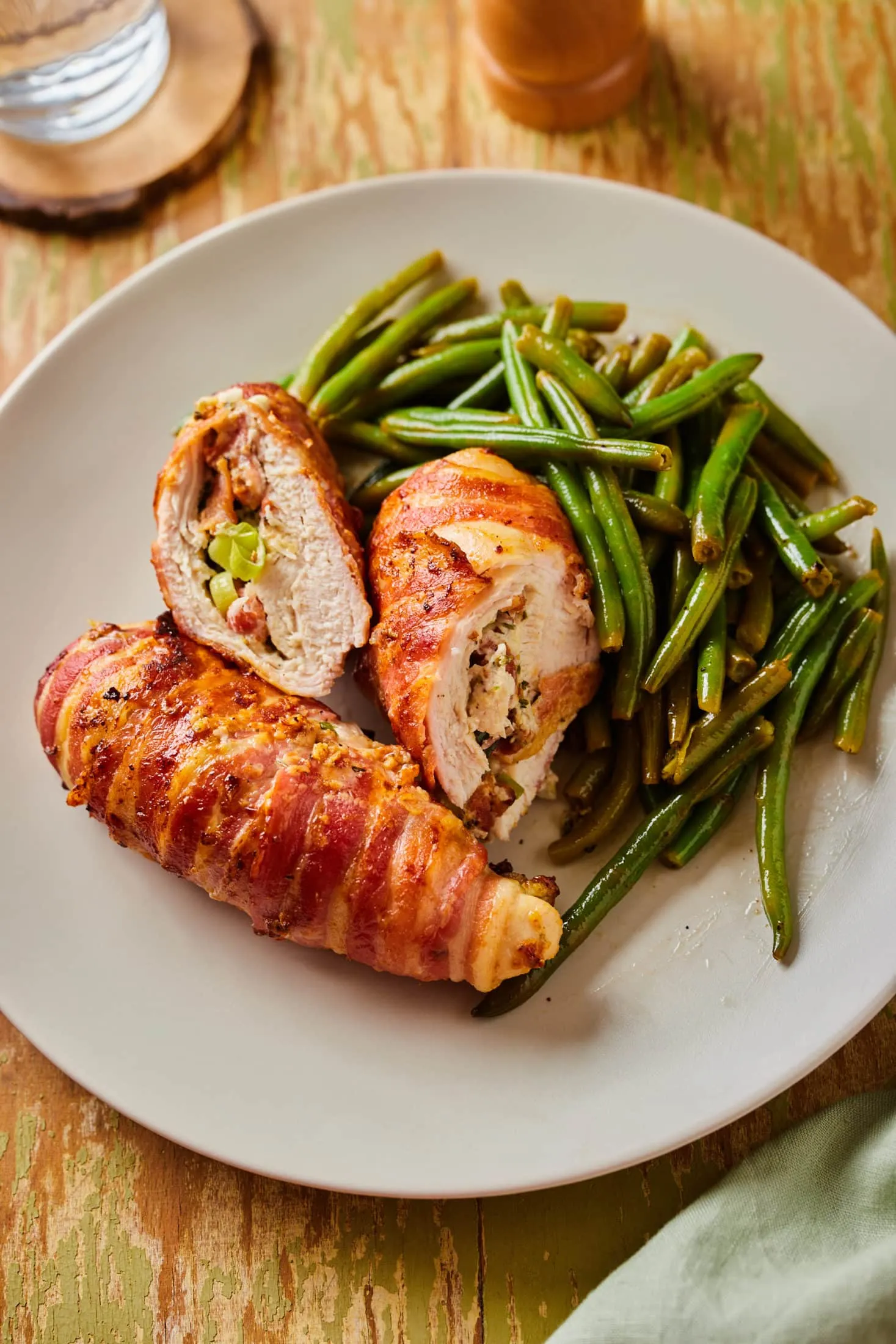 baconbe-tekert-toltott-csirke