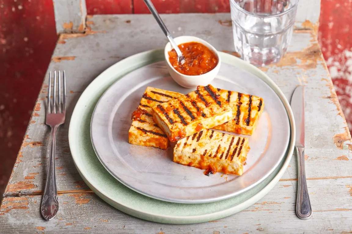 BBQ tofu tálalása