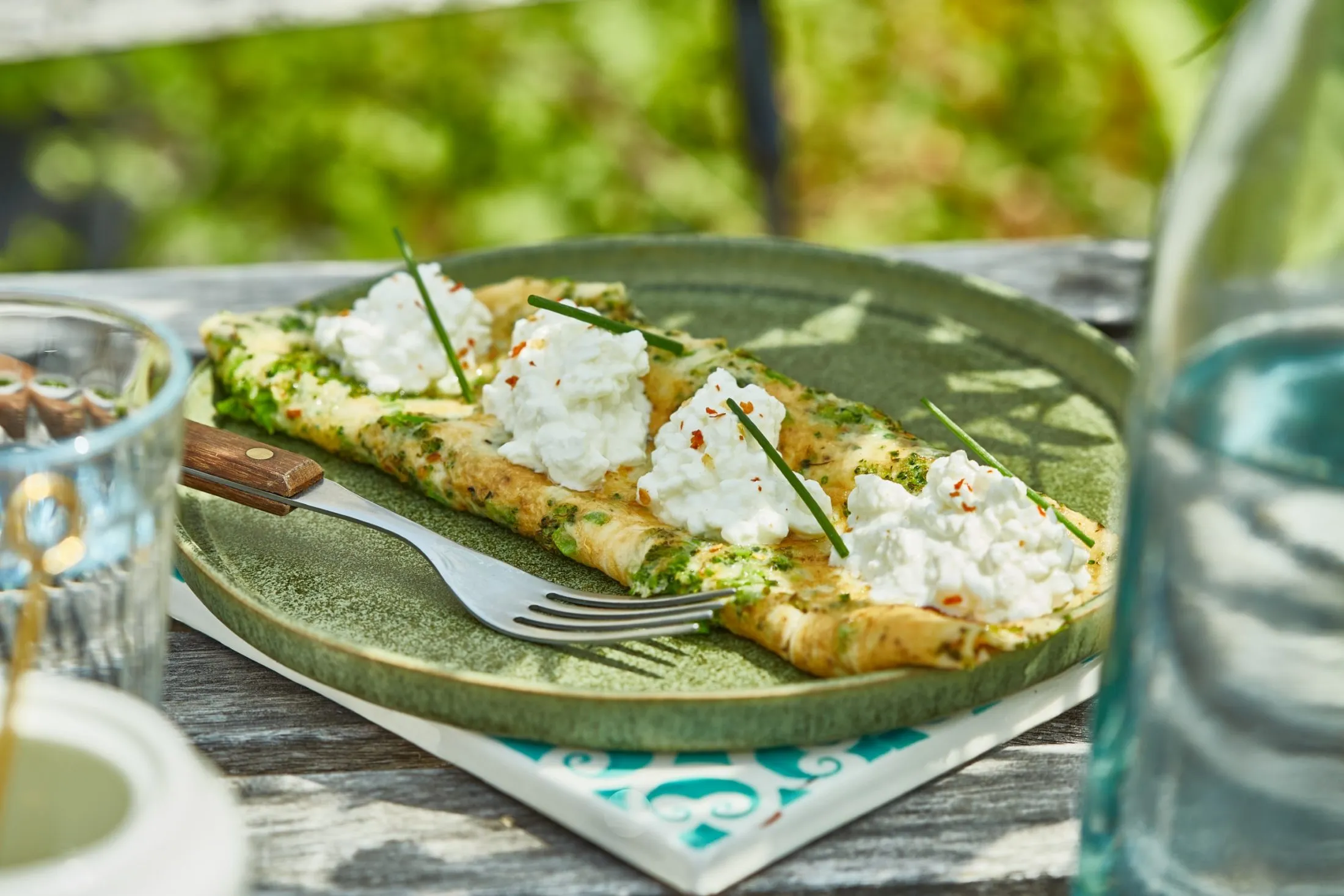Brokkolis-zöldfűszeres omlett cottage cheese-zel