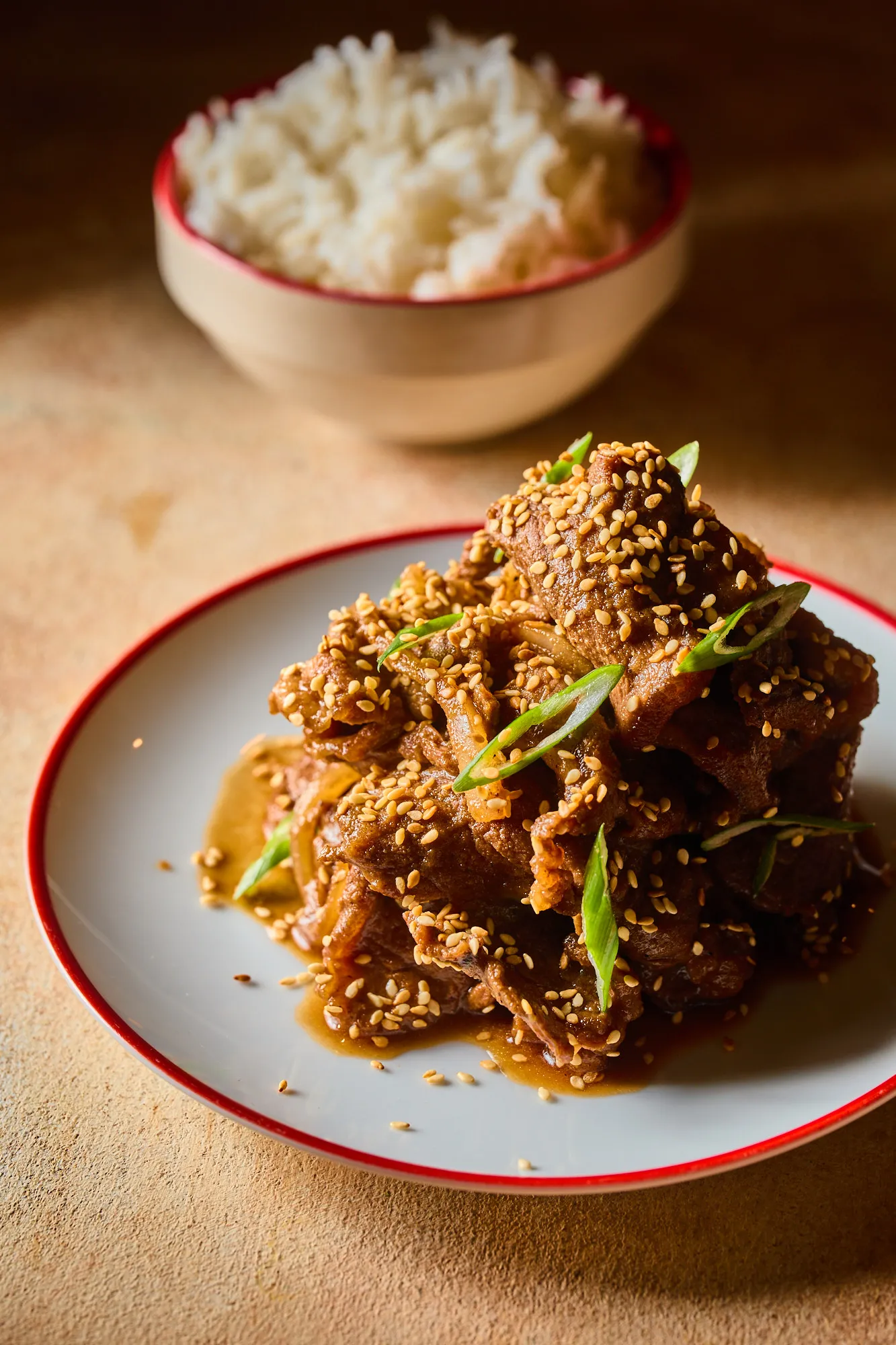 Bulgogi rizzsel tálalva