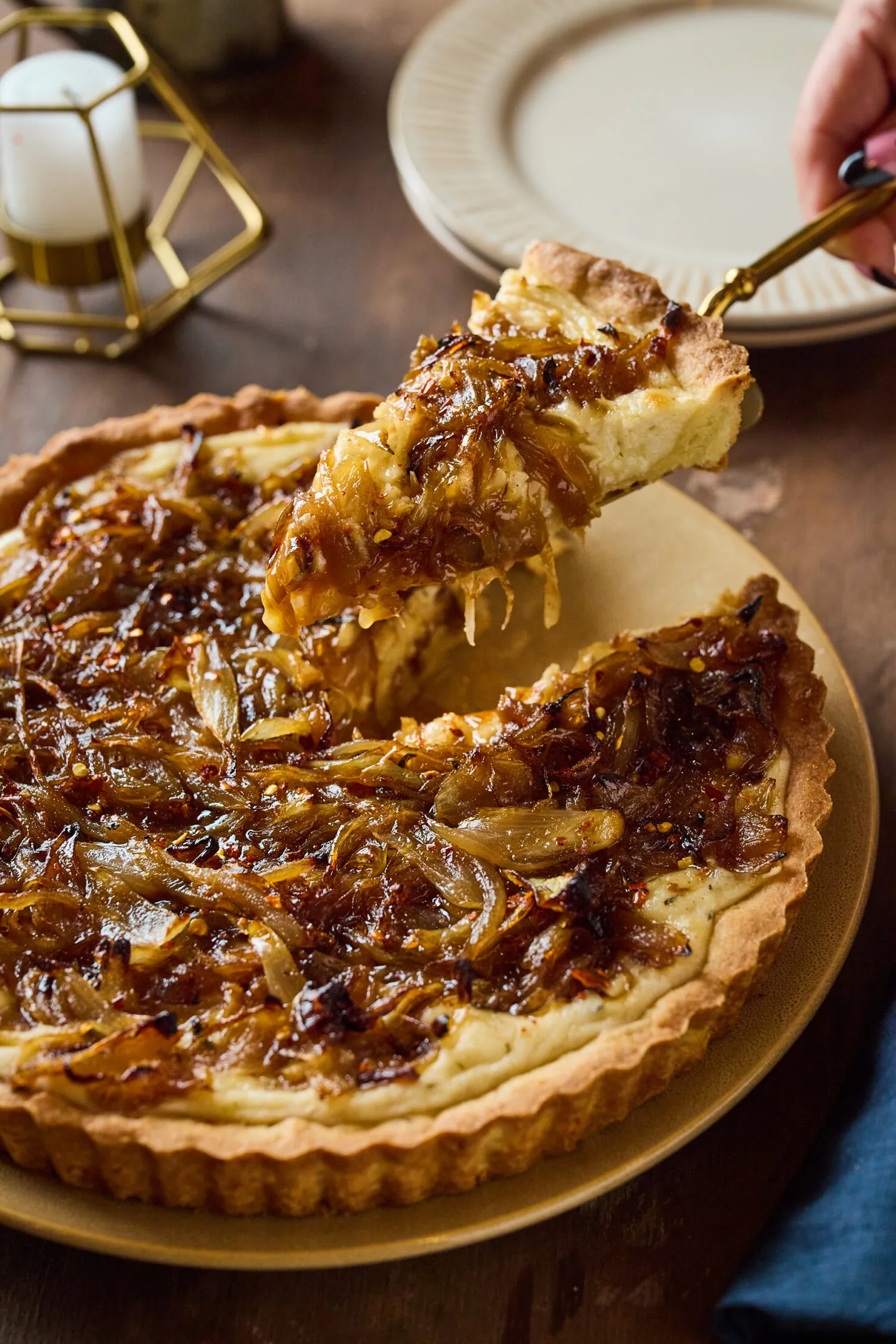 Camembert-es, karamellizált hagymás tarte