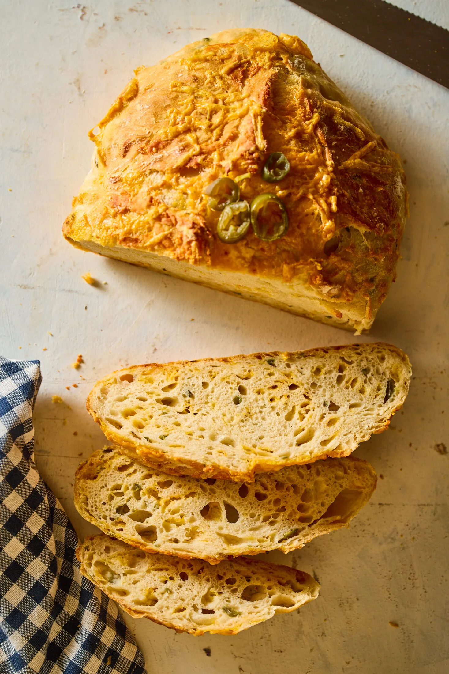 Cheddaros jalapenós kenyér