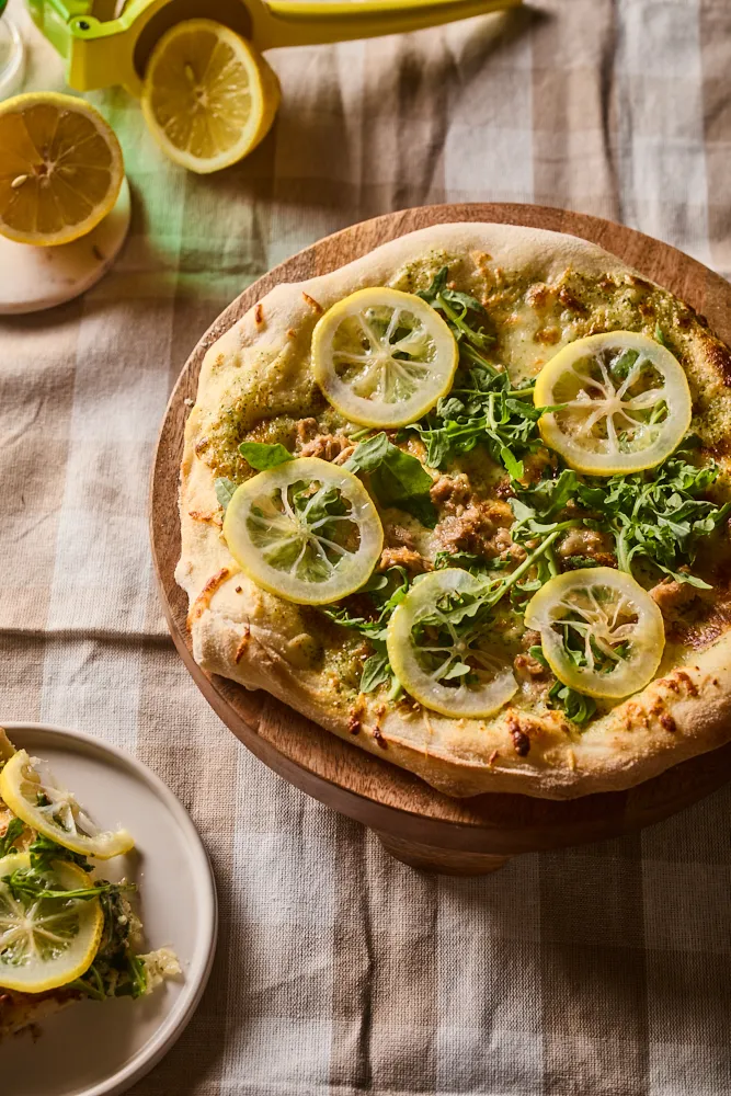 Full extrás tonhalas pizza citrommal