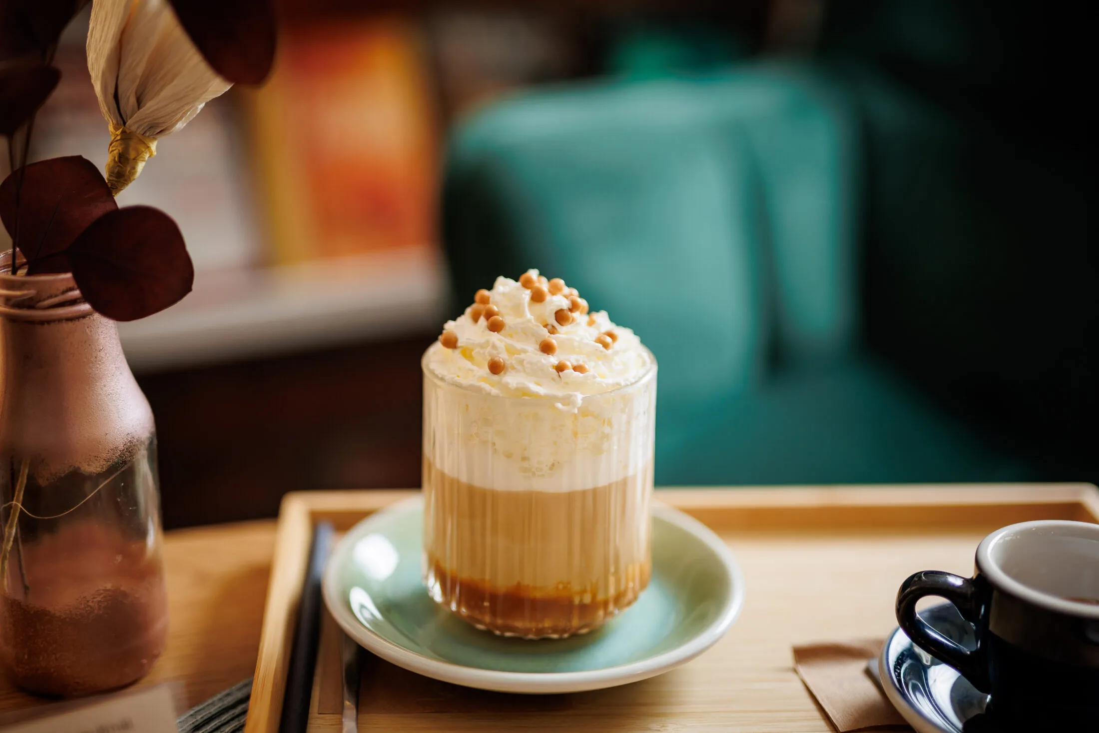 Connect Specialty Kávézó sós karamellás latte