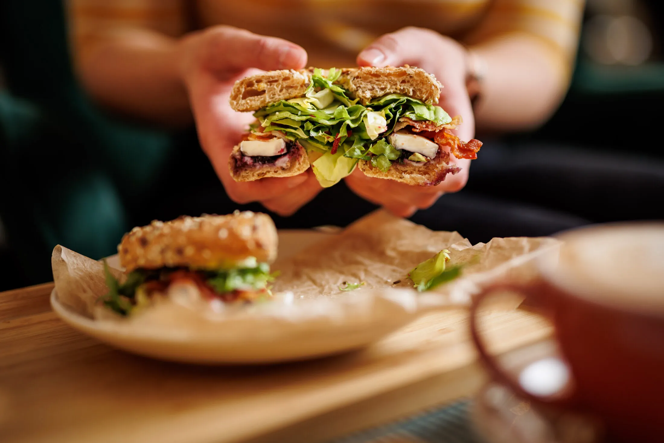 Connect Specialty Kávézó camambert-es bagel