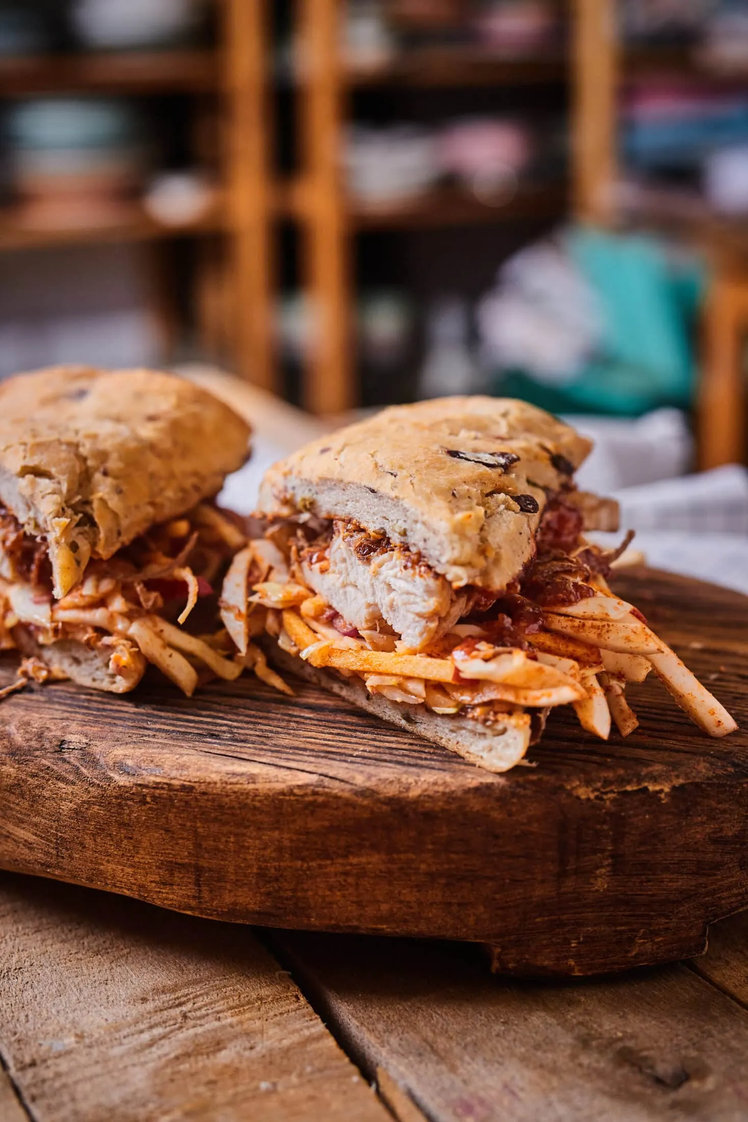 csirkes-ciabatta-almas-coleslaw-val