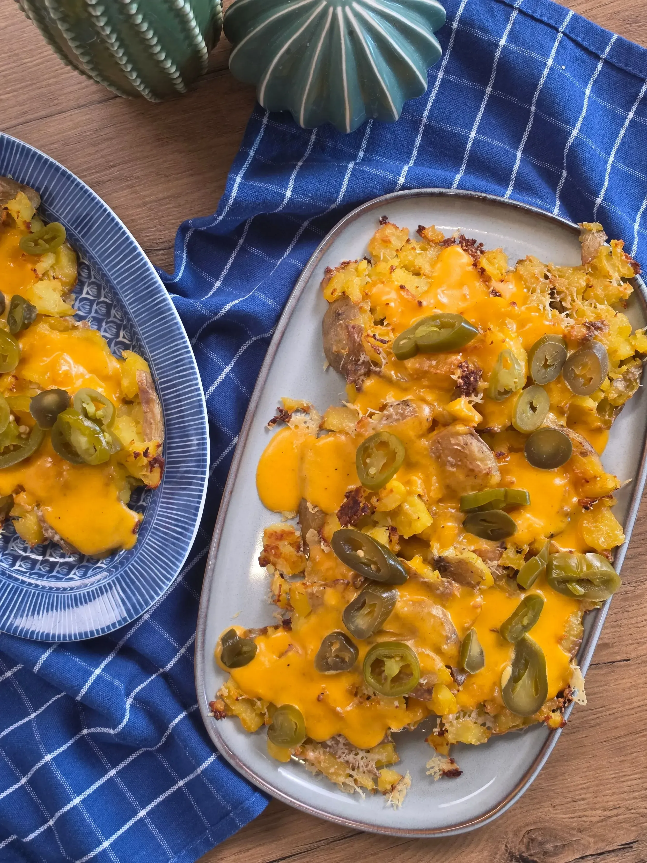 smashed krumpli cheddar szósszal és jalapenóval