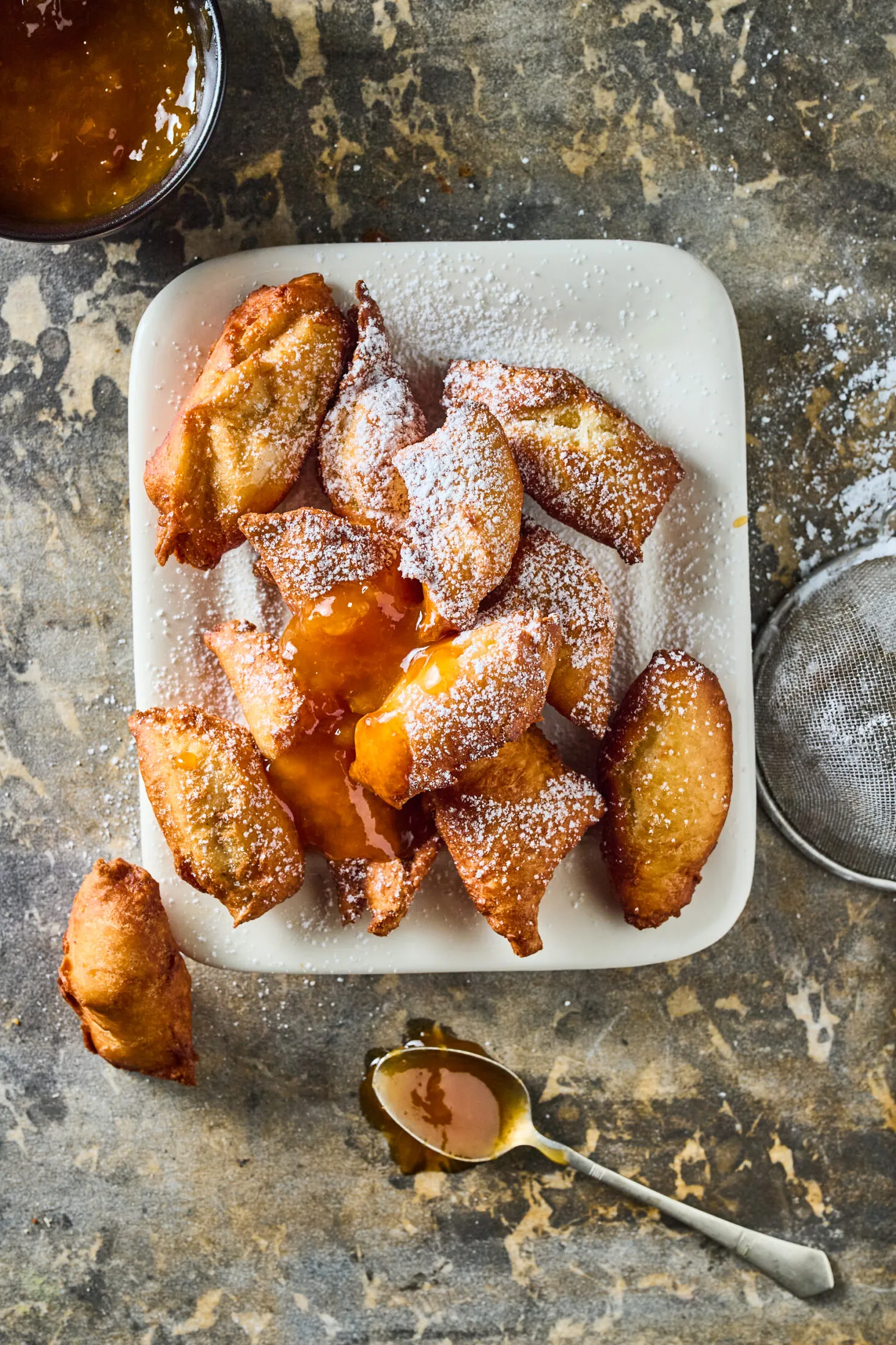 Egérke fánk tányéron