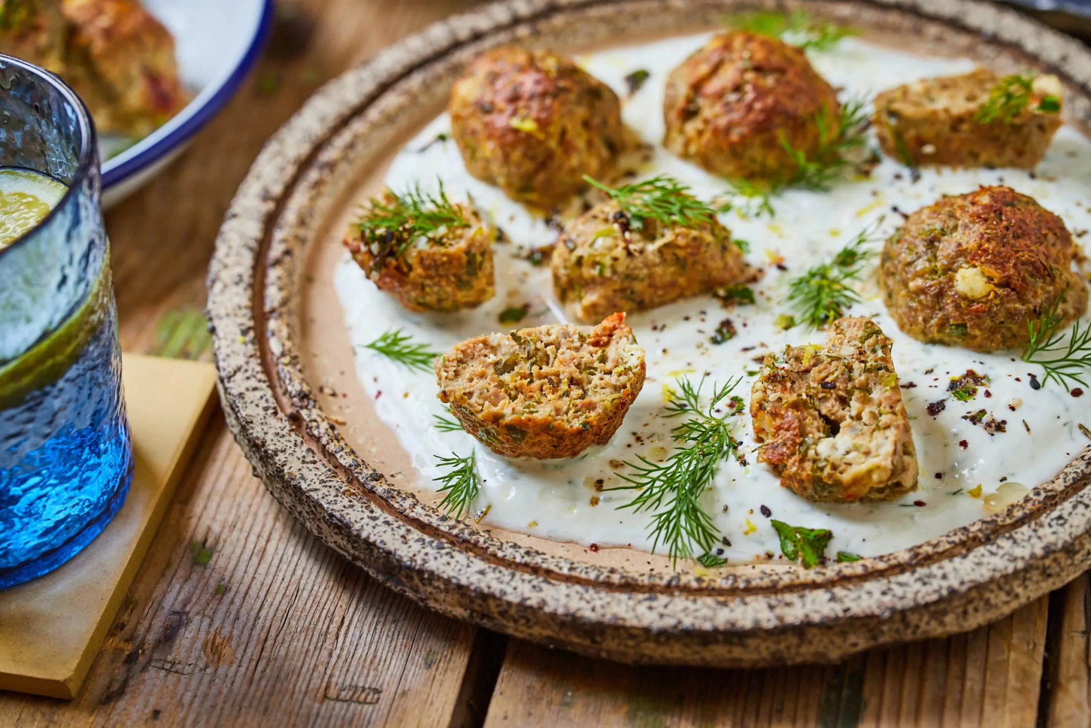 fetas-pulykagolyok-zatar-fuszeres-burgonyaval