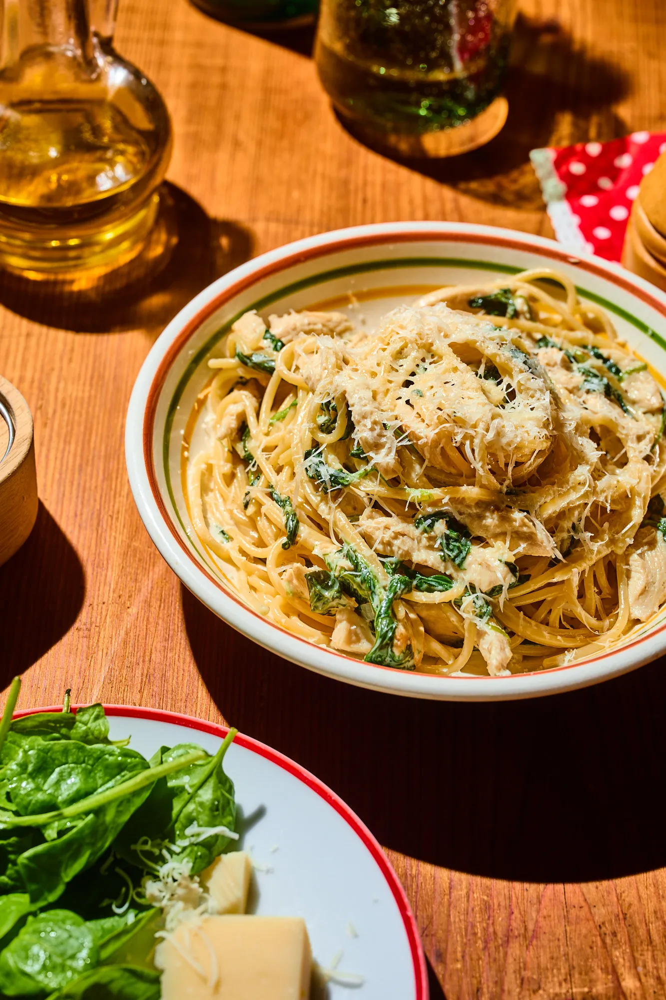 Firenzei spagetti spenóttal és csirkével