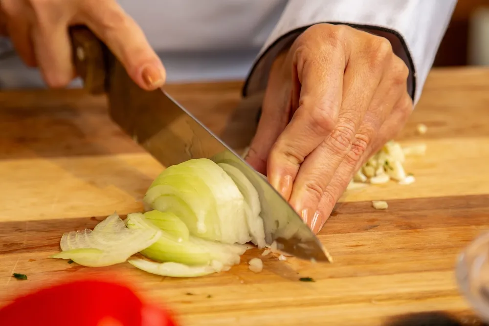 A főzés kezdőknek egyik alapja a helyes szeletelés