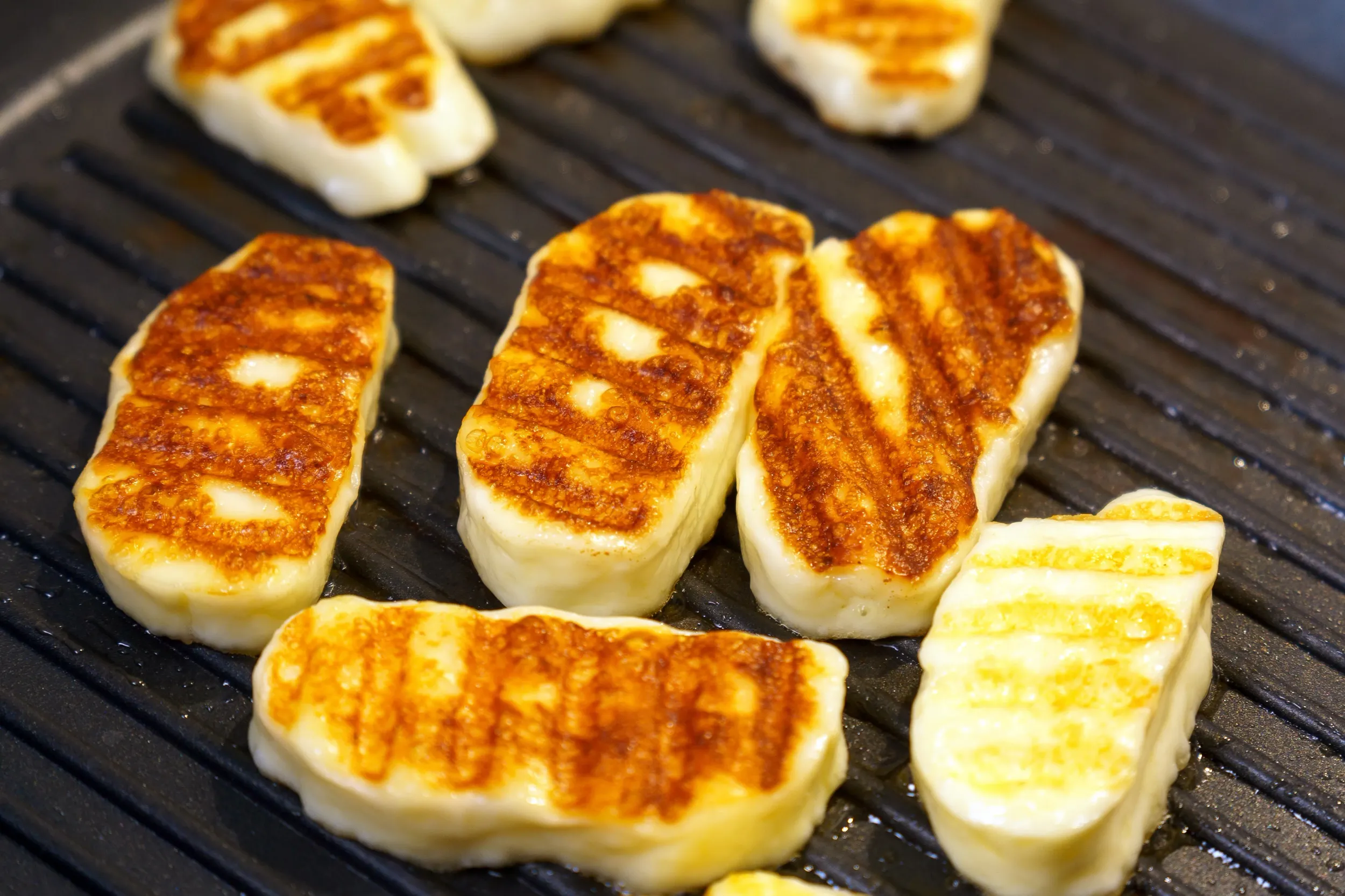 frying-cheese-grill-pan-halloumi-cheese-has-high-melting-point-therefore-it-can-be-fried-grilled