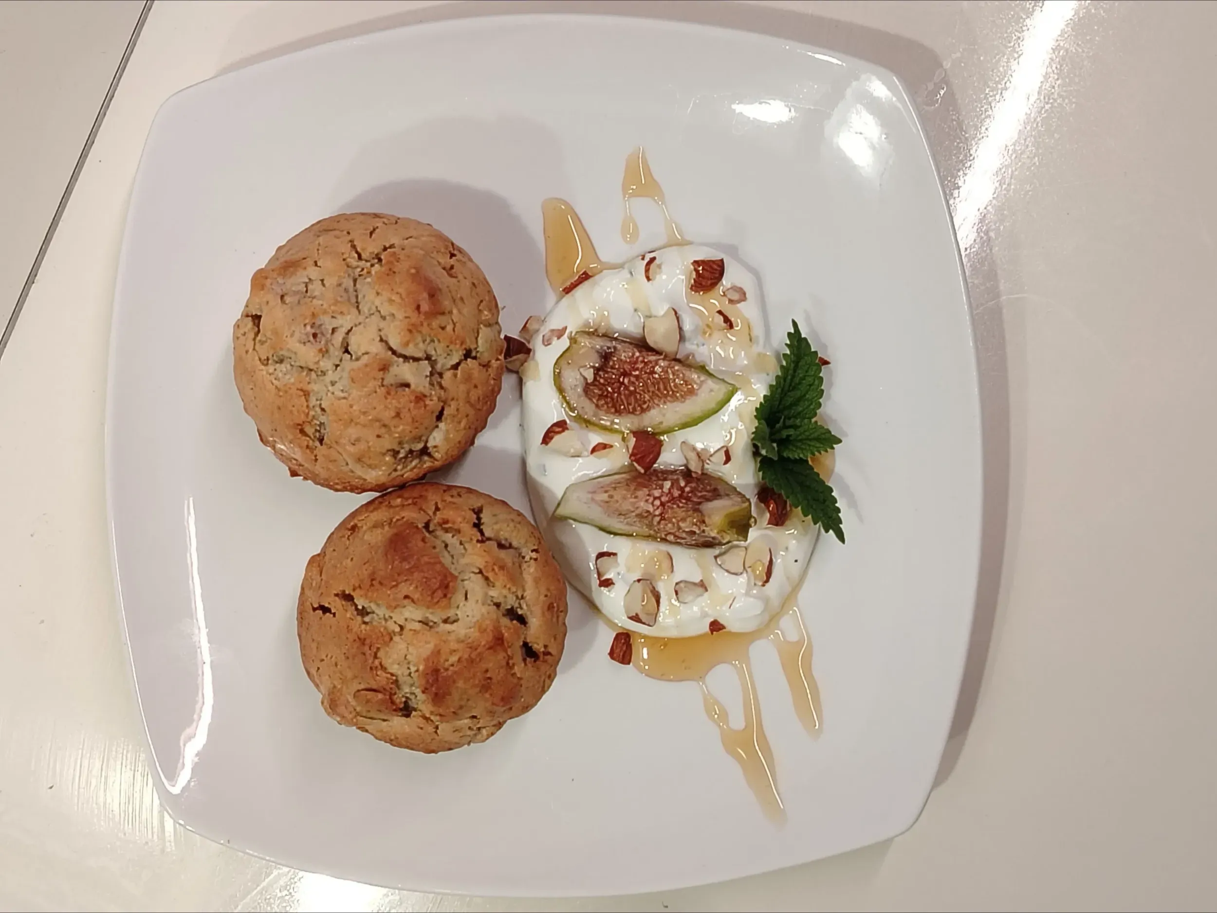 fügés-mandulás muffin citromos-mentás joghurttal