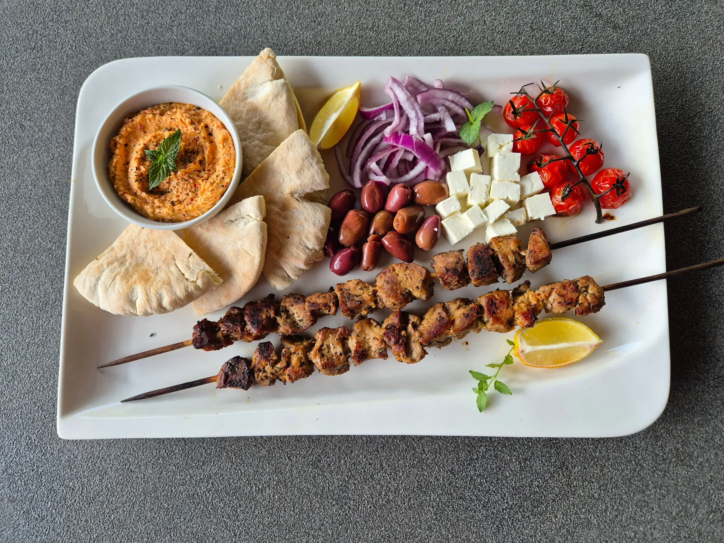 görög souvlaki tál ktipitivel és házi pitával