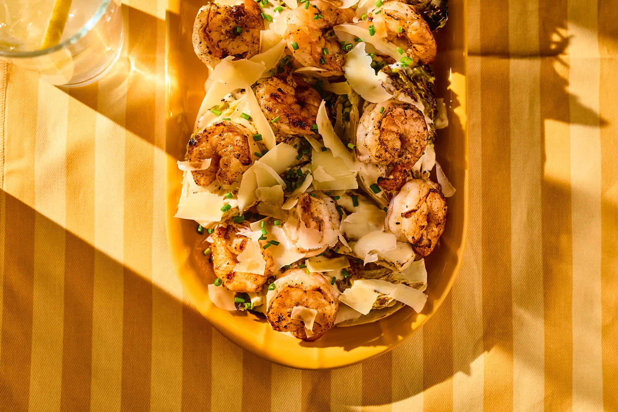 Grillezett garnélás cézársaláta