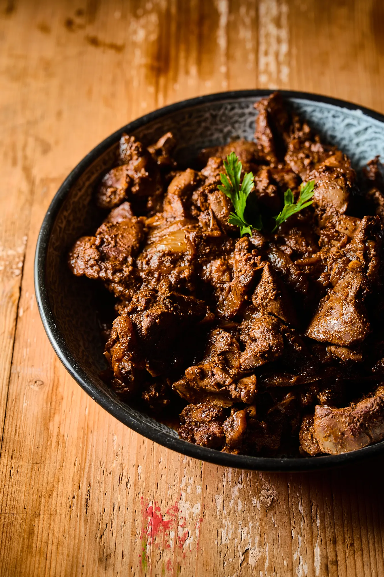 Hagymás sült csirkemáj lábasban