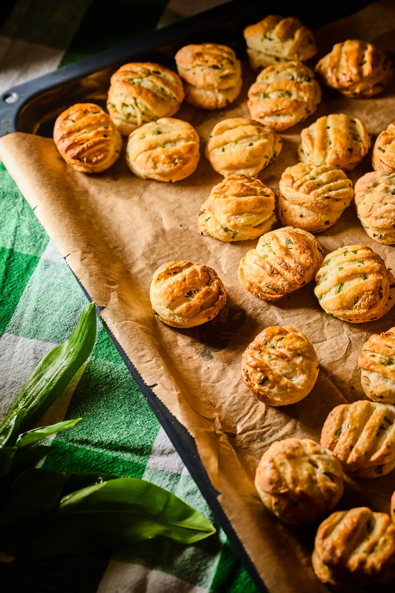 hajtogatott-medvehagymas-pogacsa-3