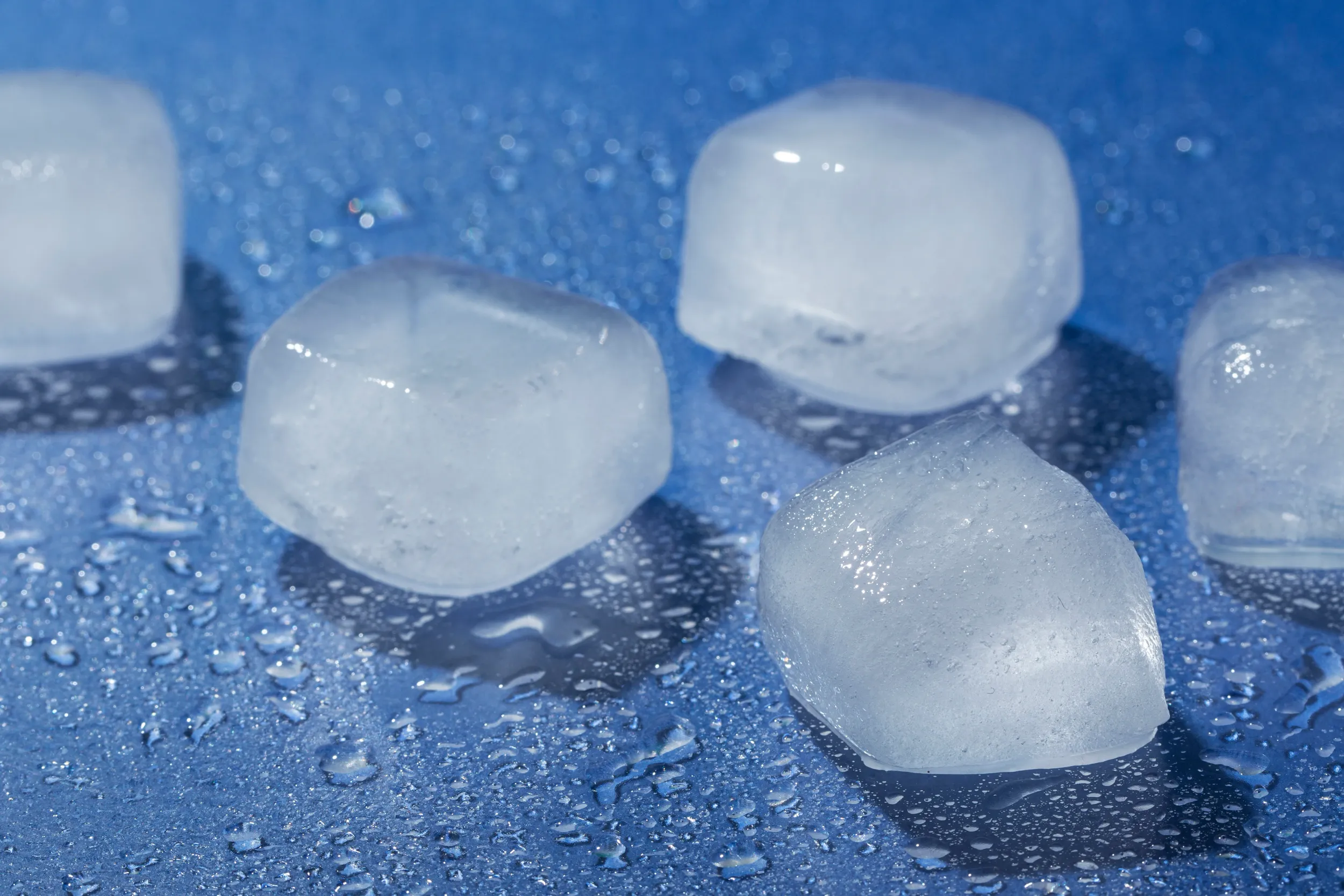 ice-cube-background-still-life