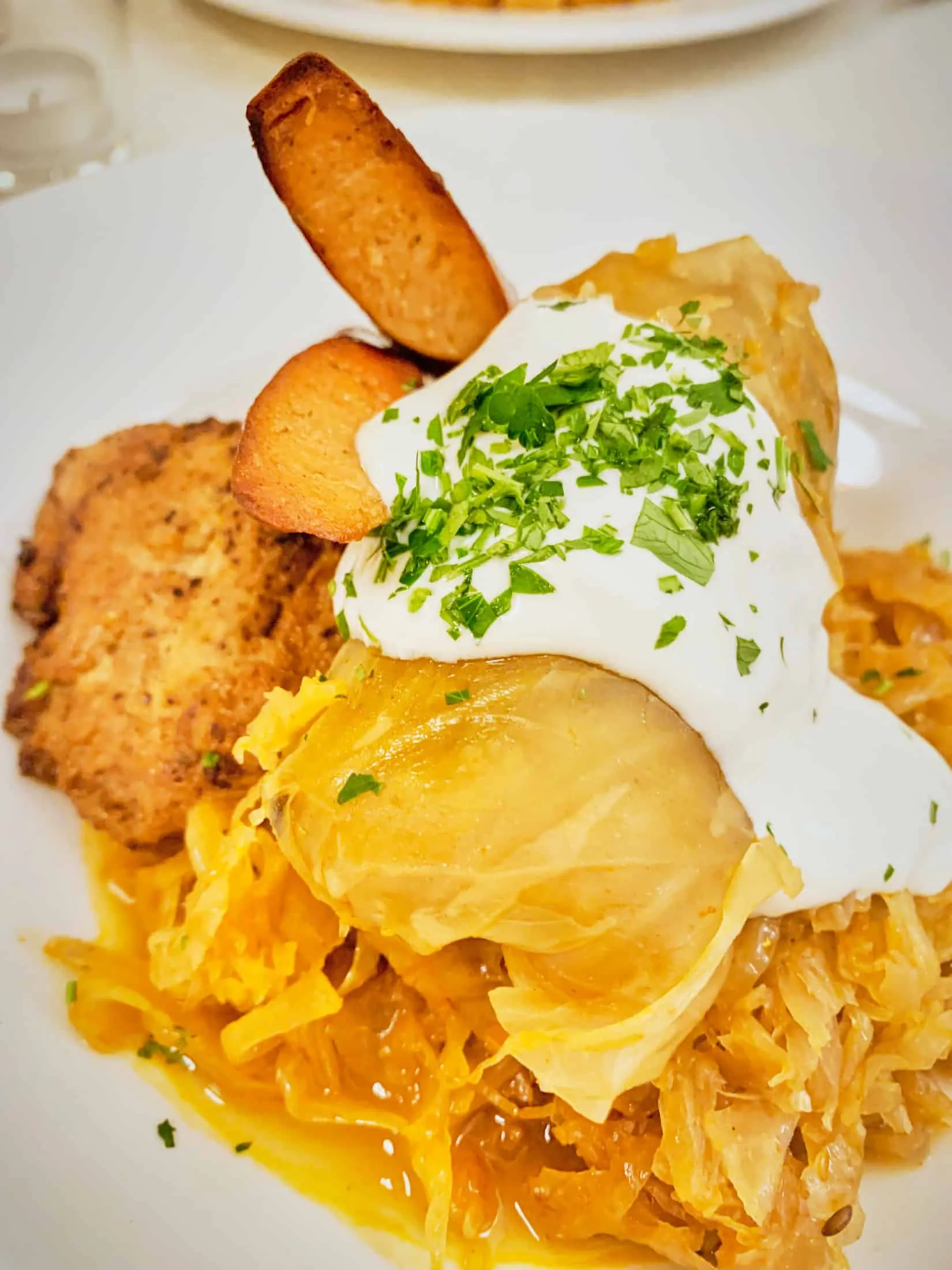 napfenyes-vegan-etterem-toltott-kaposzta