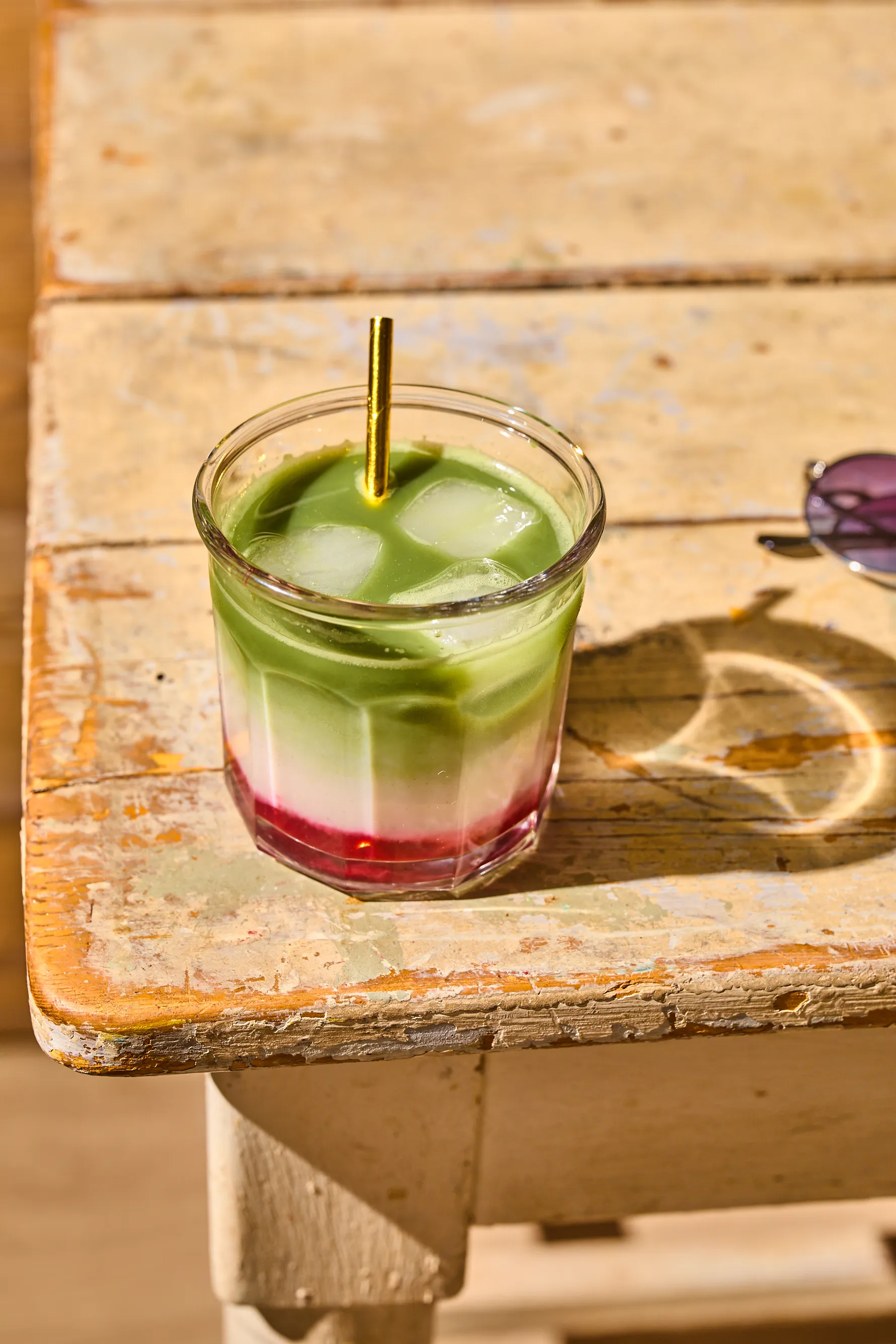 Jeges málnás matcha latte rétegezve