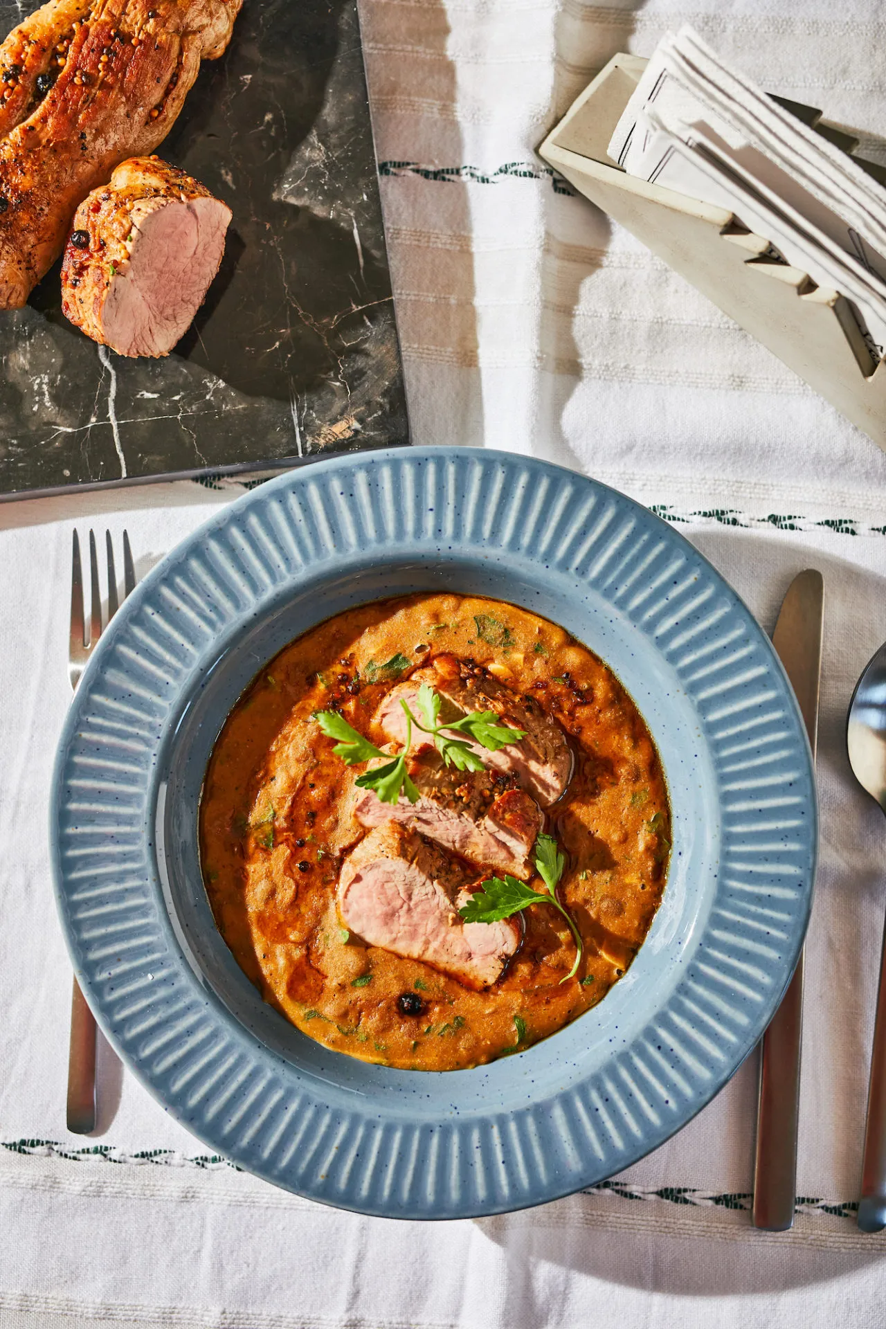 joghurtos-lencsefozelek-szeletelt-sertesszuz