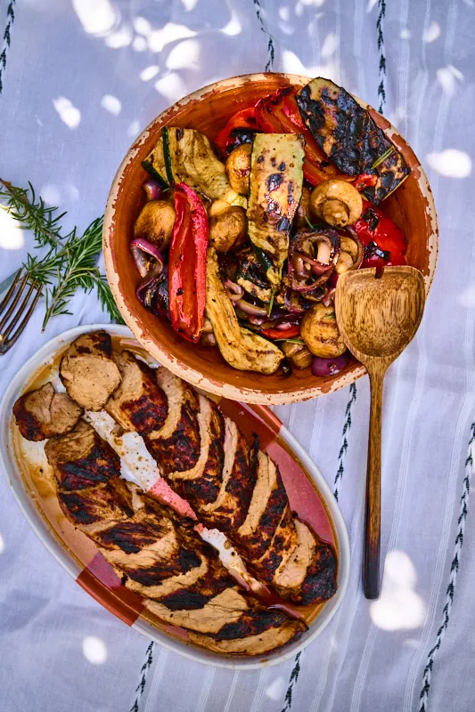 Joghurtos pácolt sertésszűz grillzöldségekkel