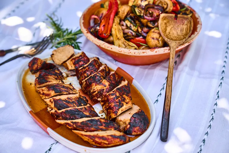 Joghurtos pácolt sertésszűz grillzöldségekkel