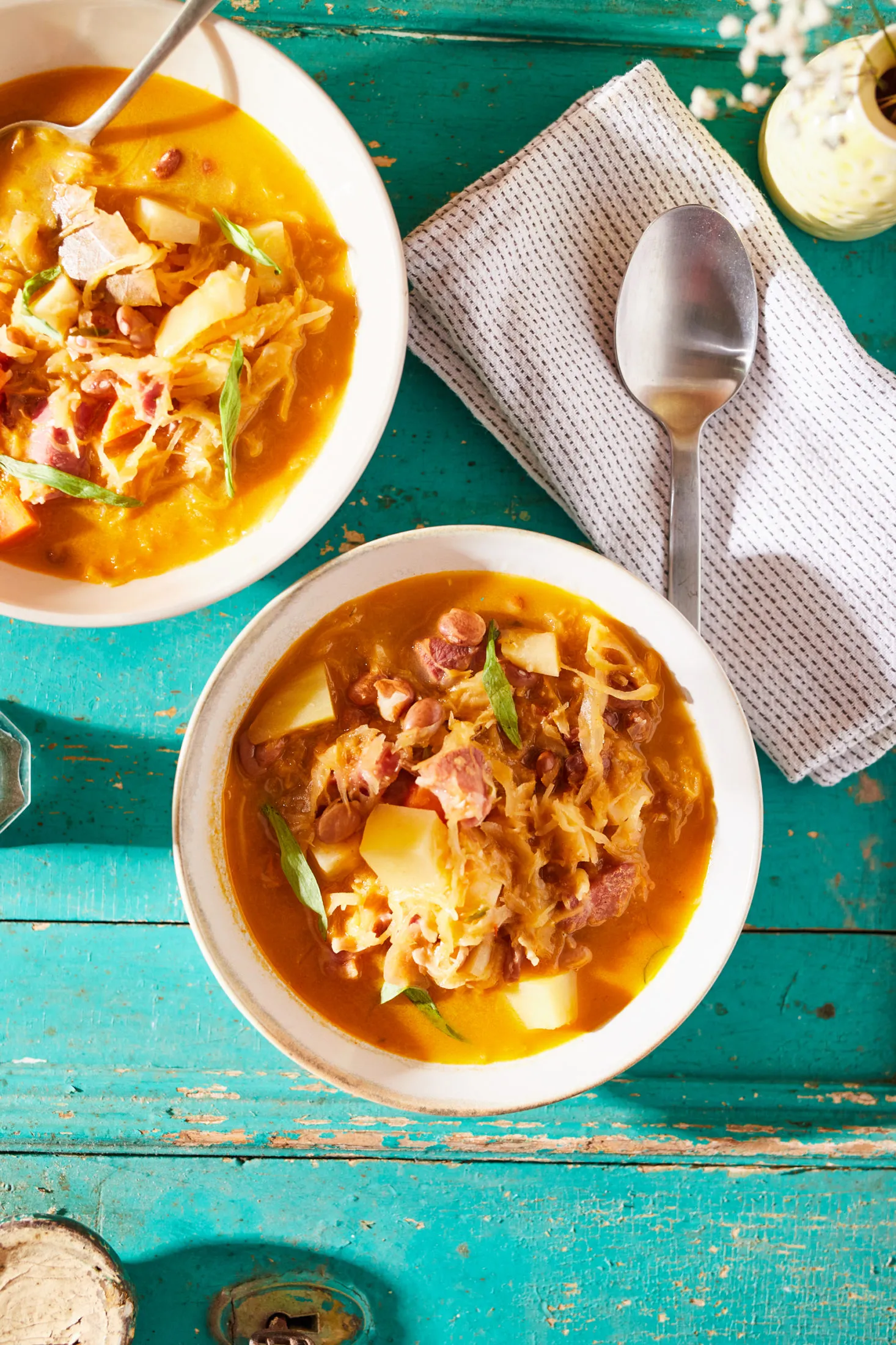 Joghurtos-savanyú káposztás paszulyleves