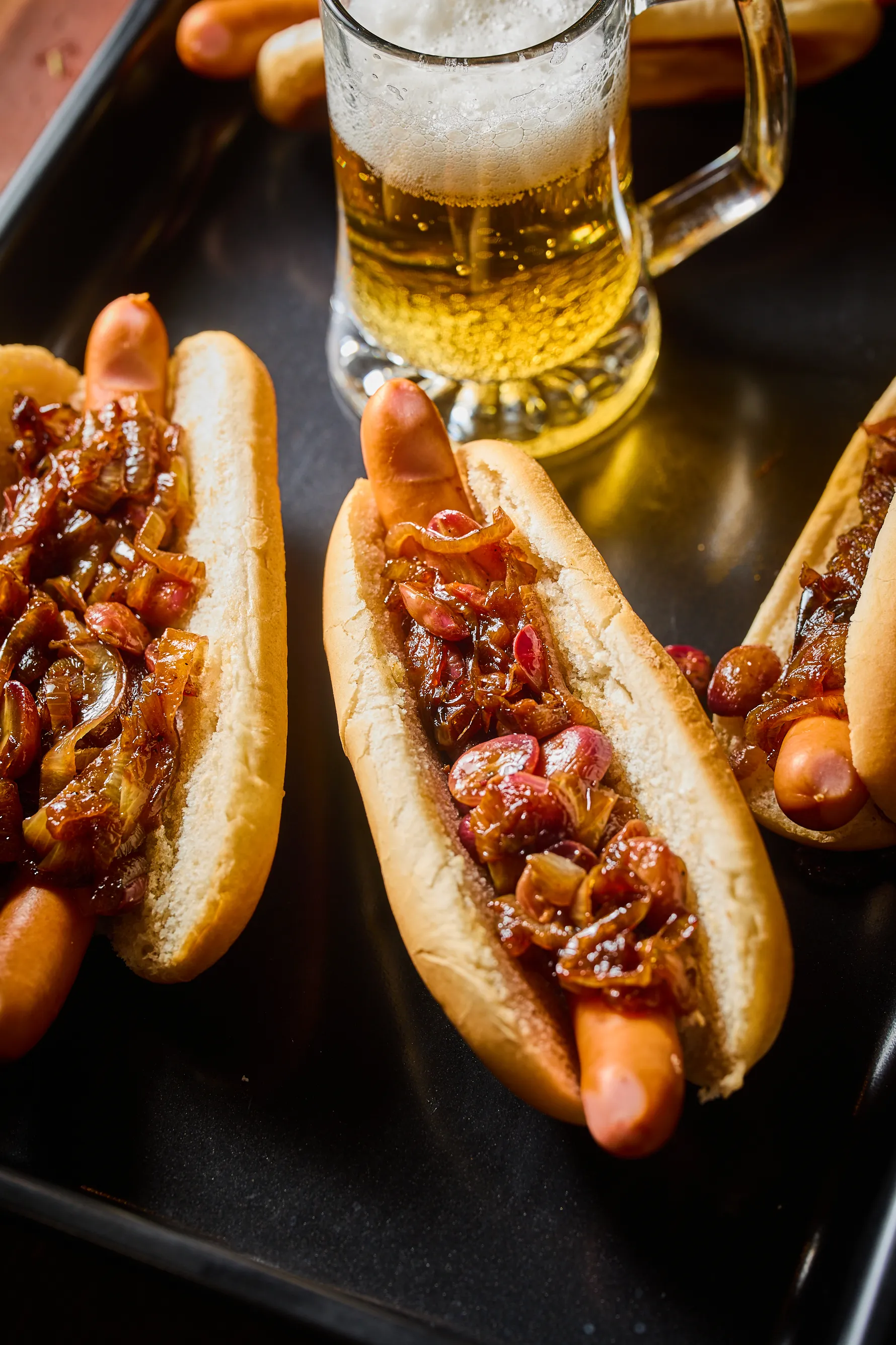 karamellizalt-hagymas-szolos-hot-dog-8