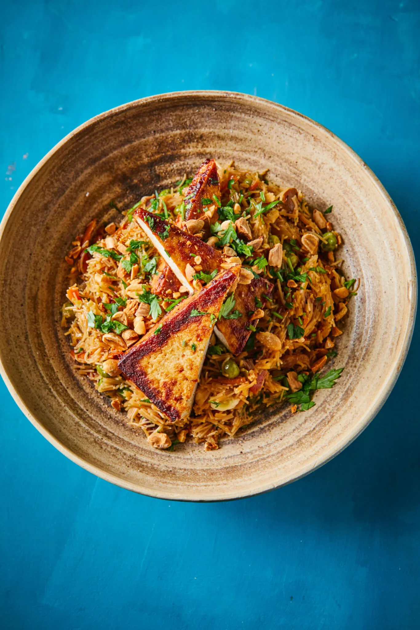karamellizált tofu pirított üvegtésztával