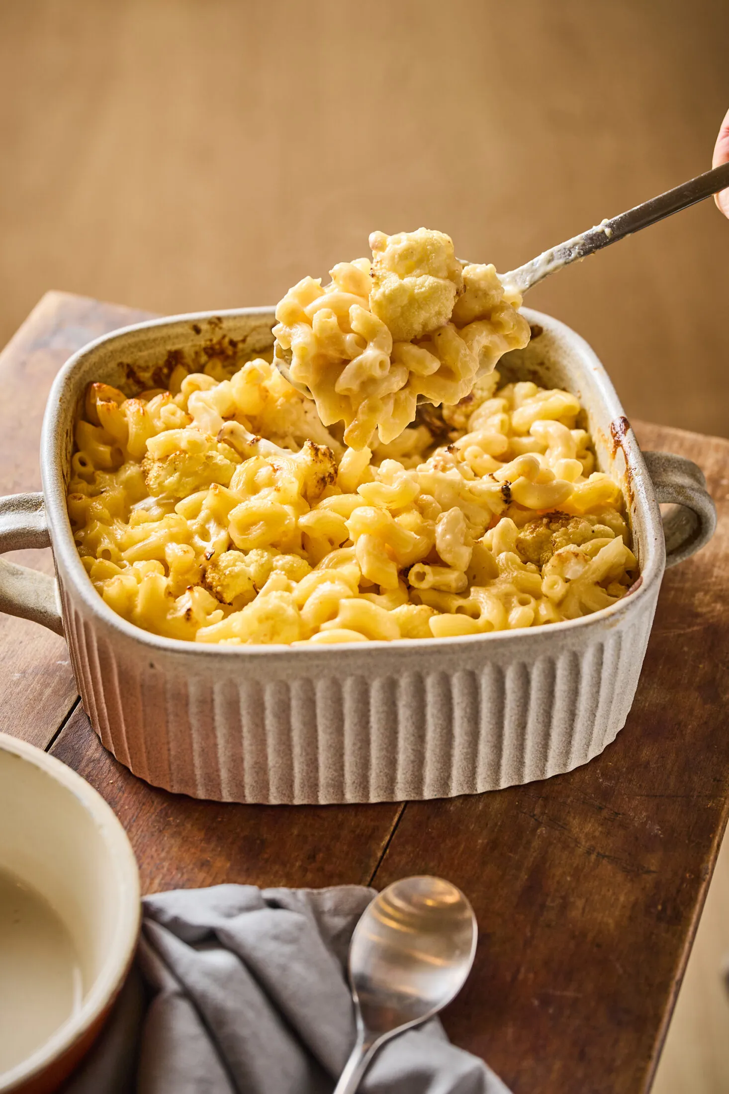 Karfiolos mac and cheese kis tálban sütve