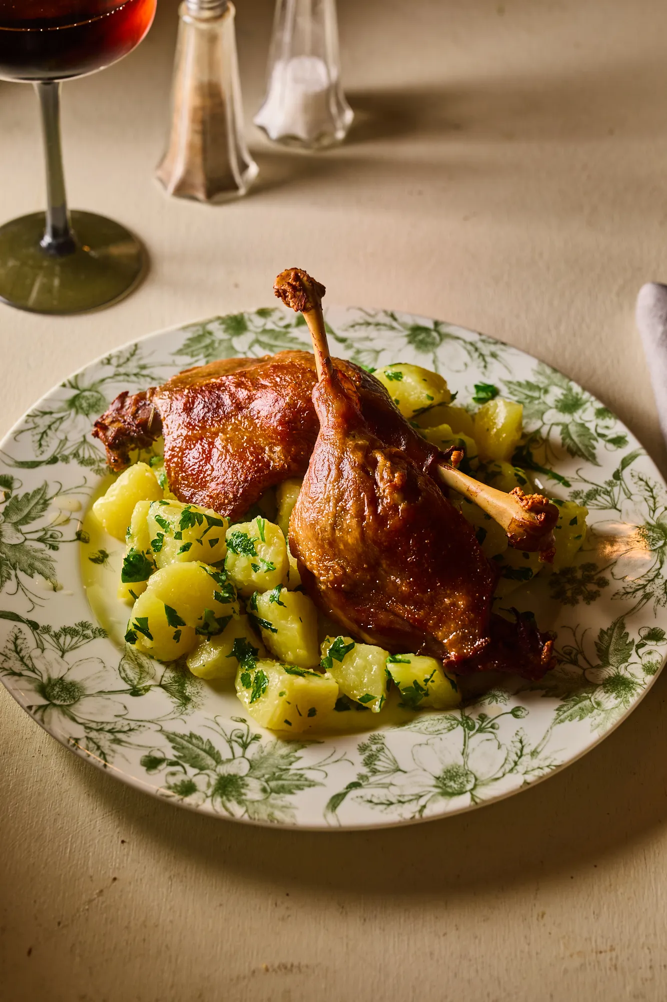 kivul-ropogos-belul-omlos-kacsacomb-5