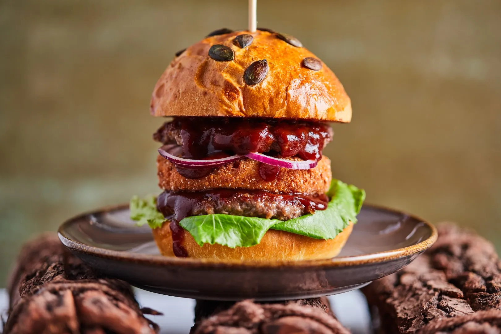 Kólaszószos burger chilis camembert sajttal turbózva